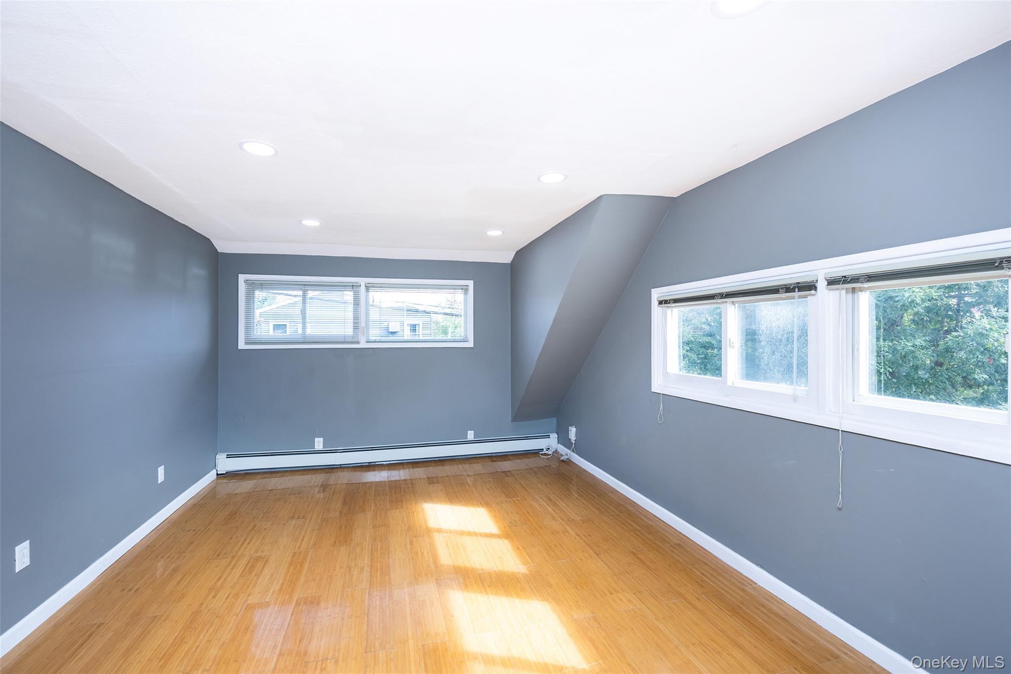 Single Family Sprucewood  Nassau County, NY 11756, MLS-925547-23