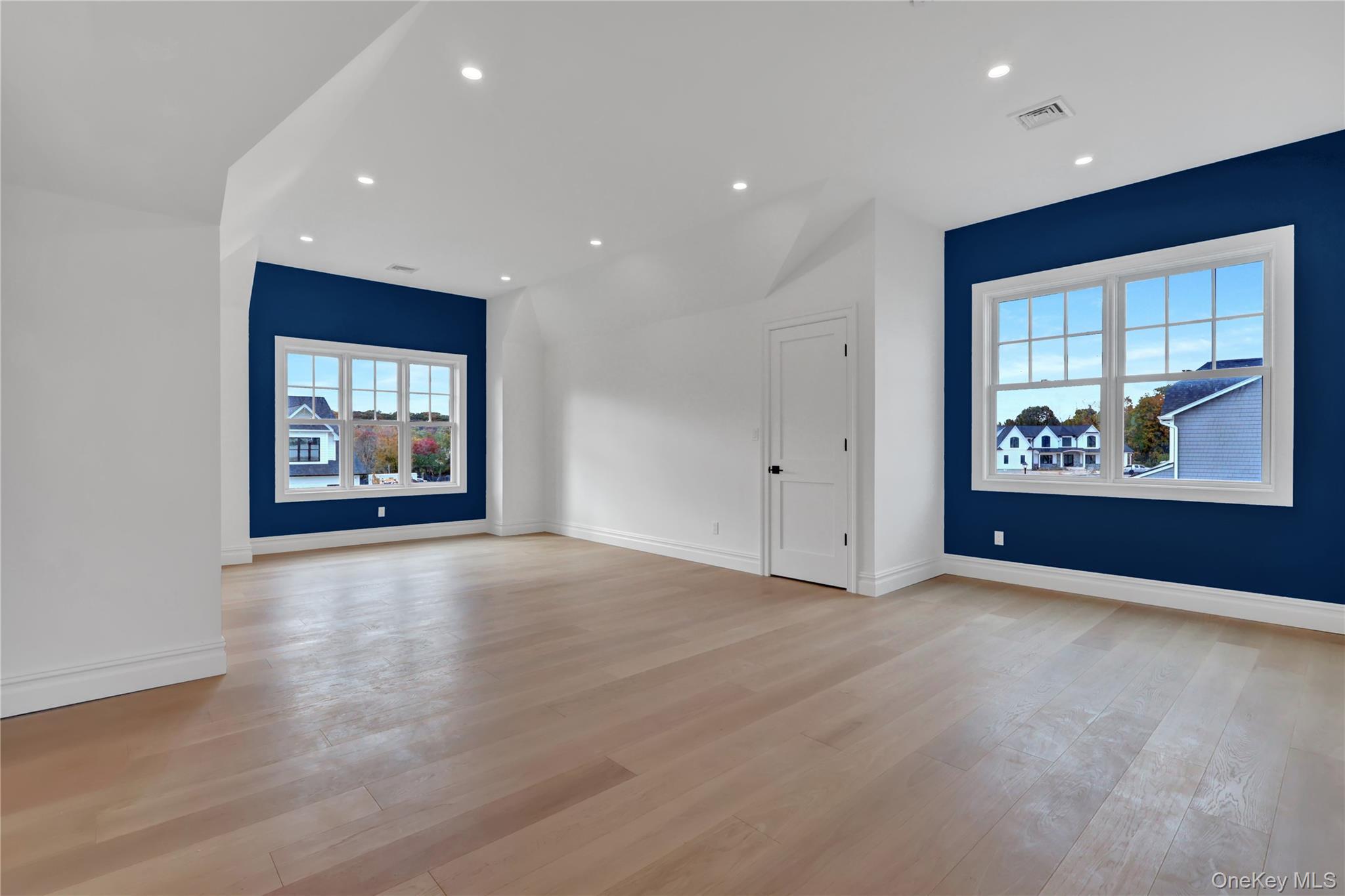 Single Family Estates  Suffolk County, NY 11747, MLS-925599-17