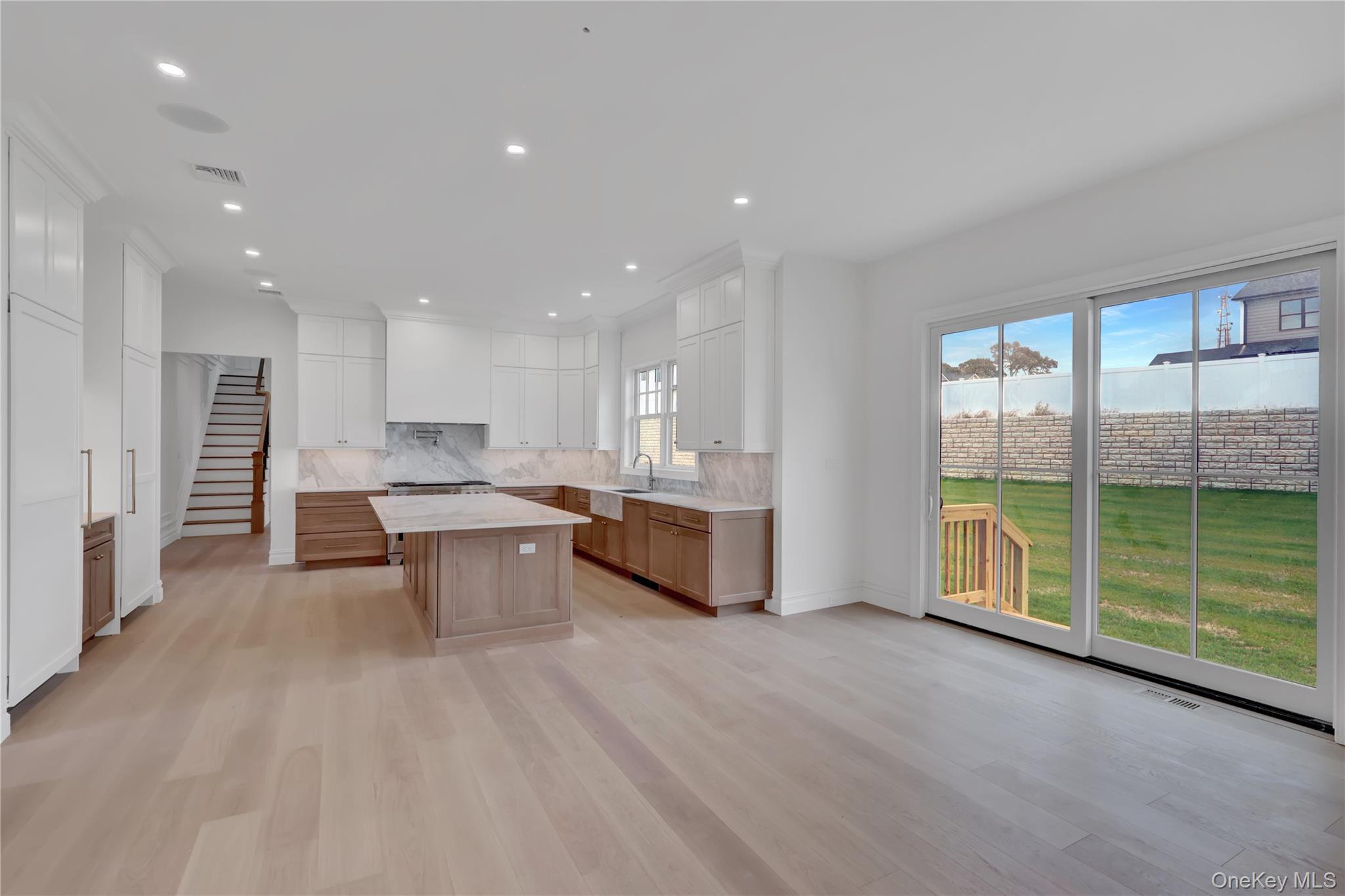 Single Family Estates Suffolk County, NY 11747, MLS-925599-6