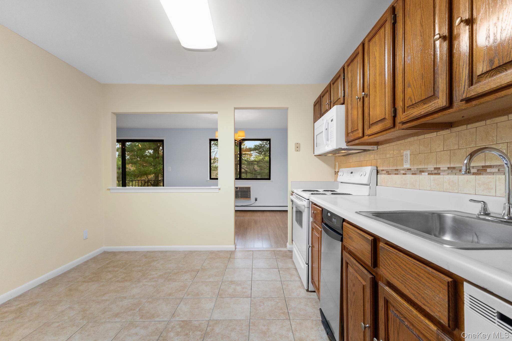 Single Family Central Park Westchester County, NY 10583, MLS-925632-6