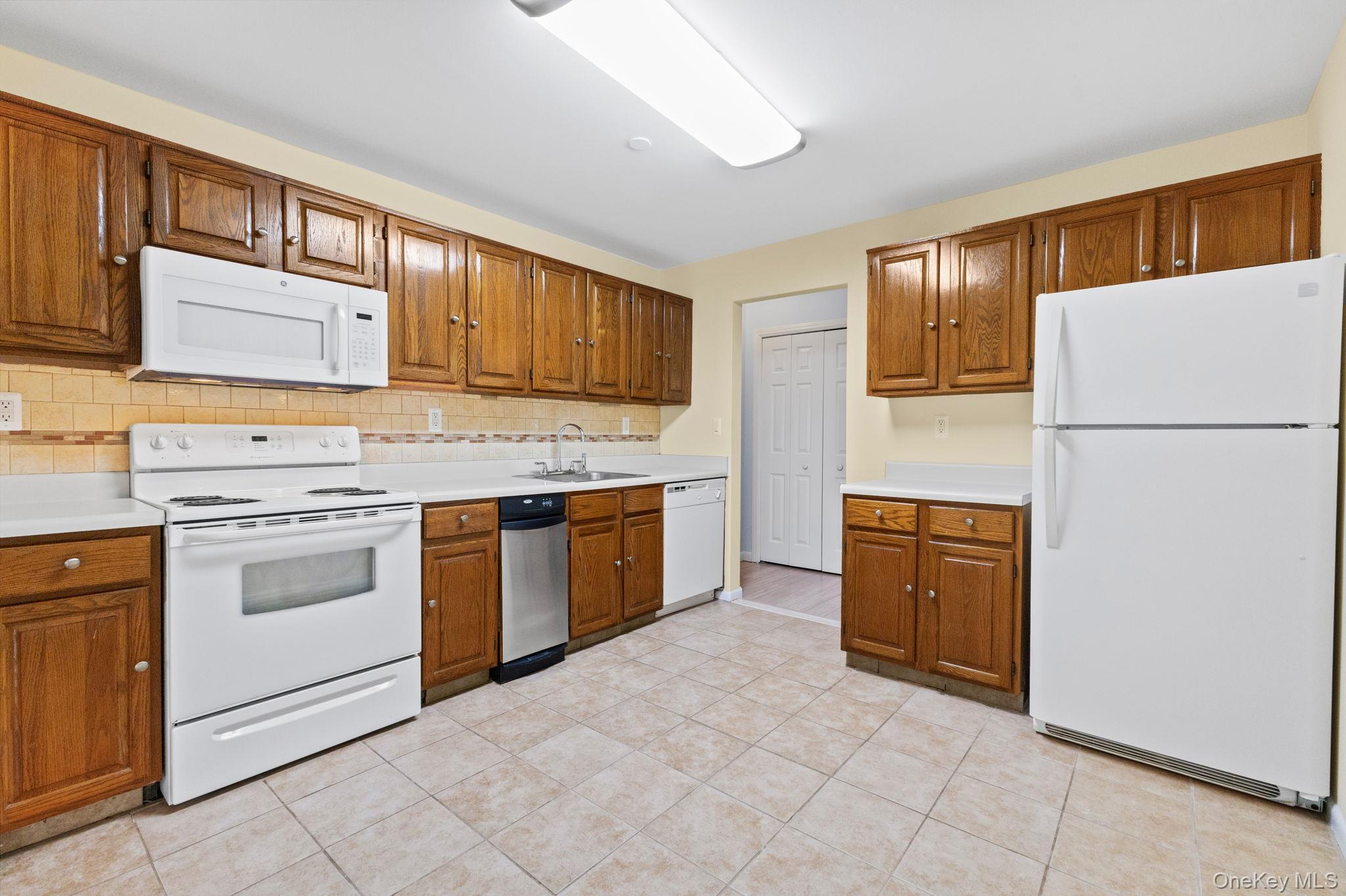 Single Family Central Park Westchester County, NY 10583, MLS-925632-7