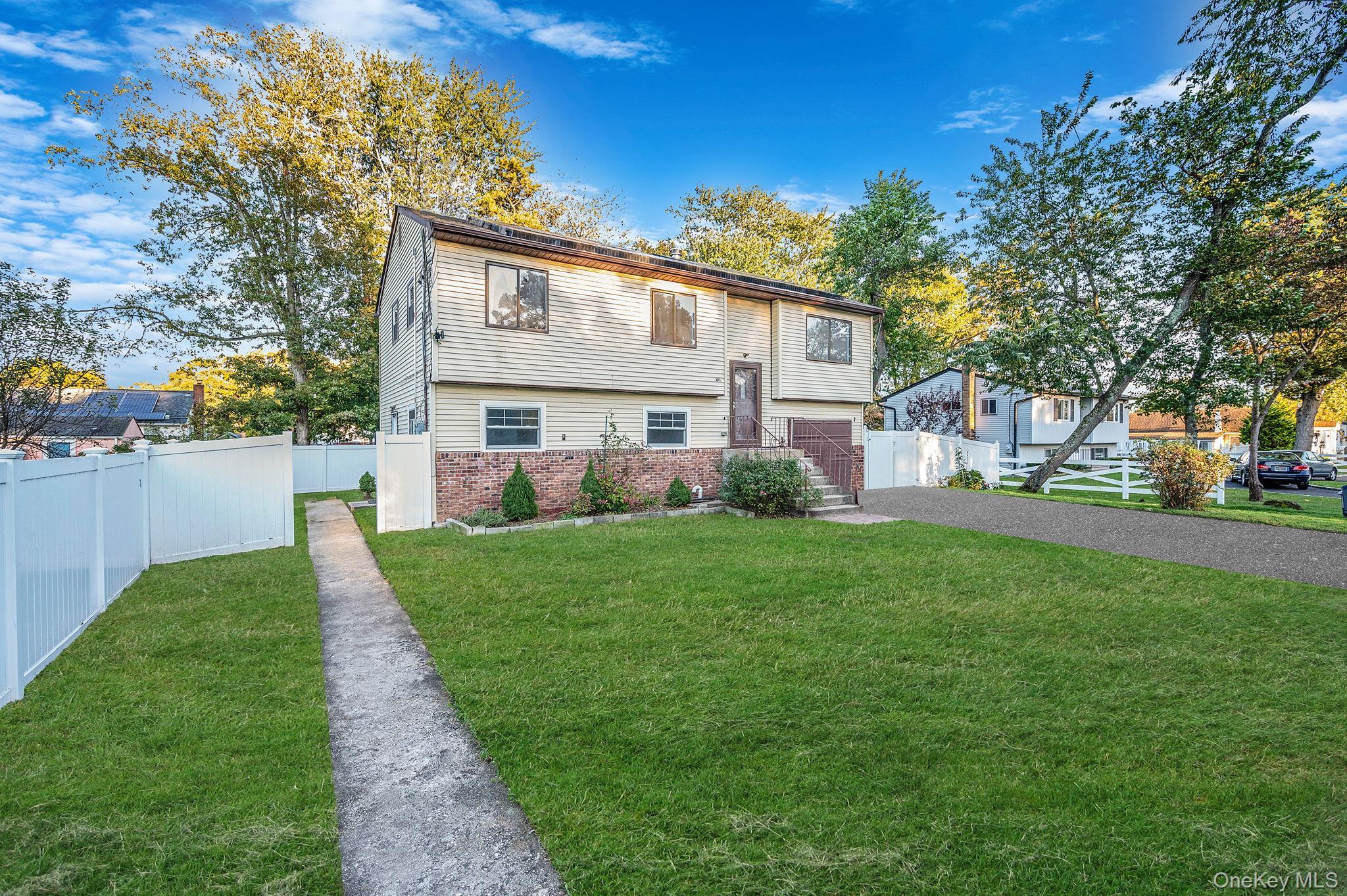 Single Family 30th  Suffolk County, NY 11798, MLS-925751-2