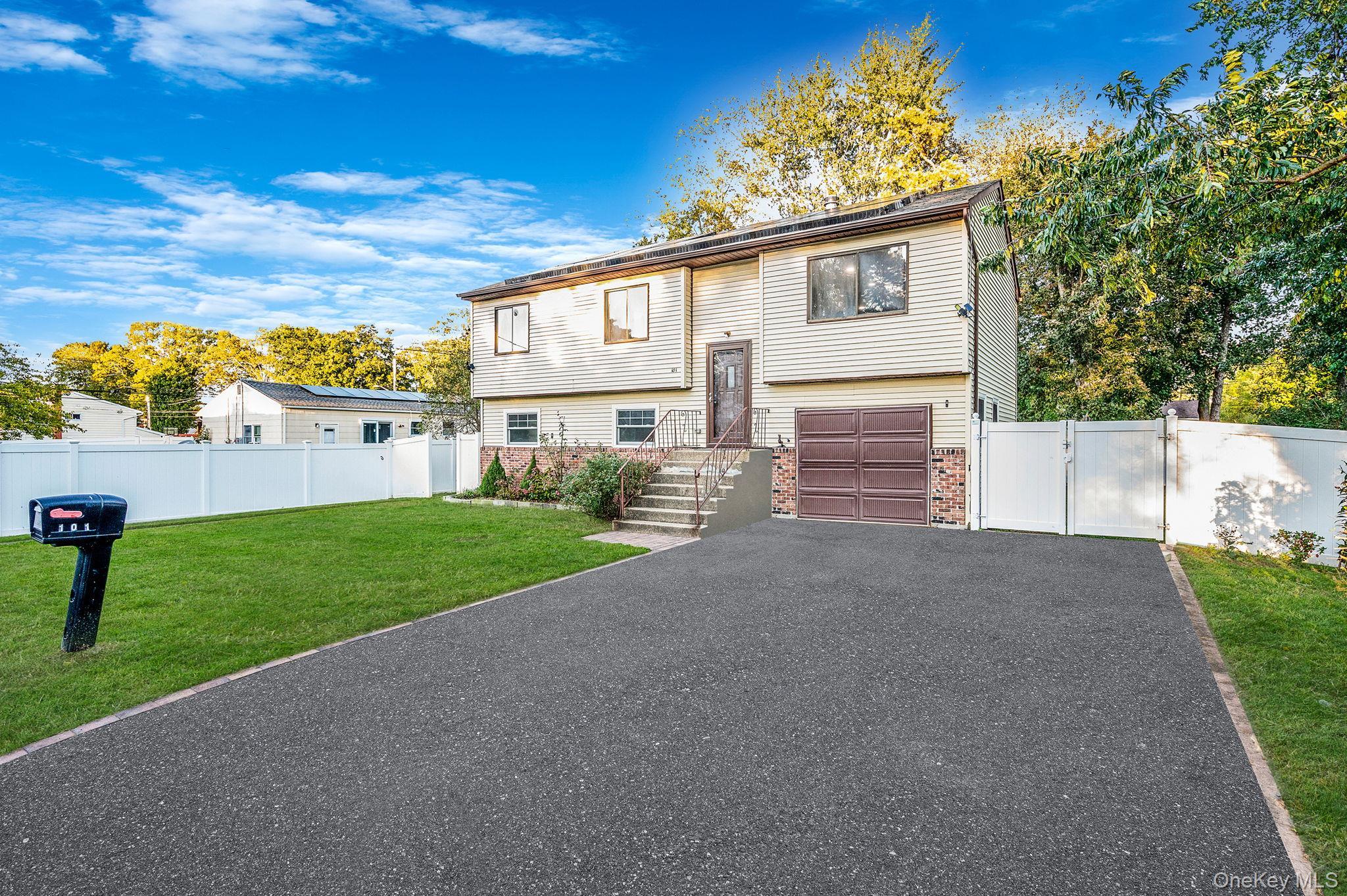 Single Family 30th  Suffolk County, NY 11798, MLS-925751-3