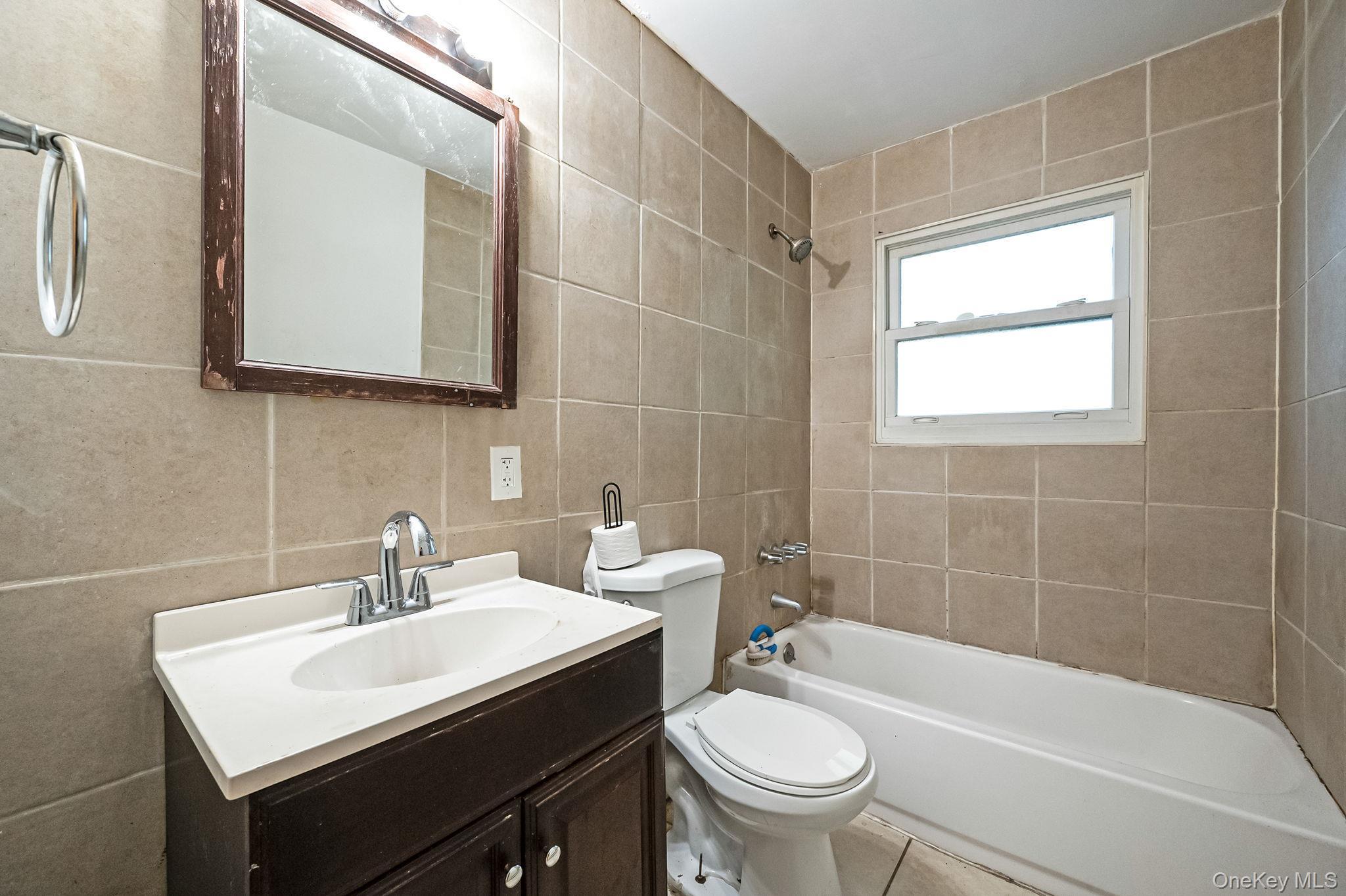 Single Family 30th  Suffolk County, NY 11798, MLS-925751-31