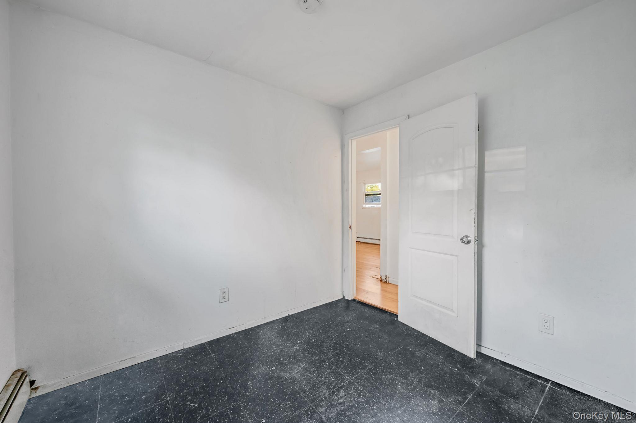 Single Family 30th  Suffolk County, NY 11798, MLS-925751-33