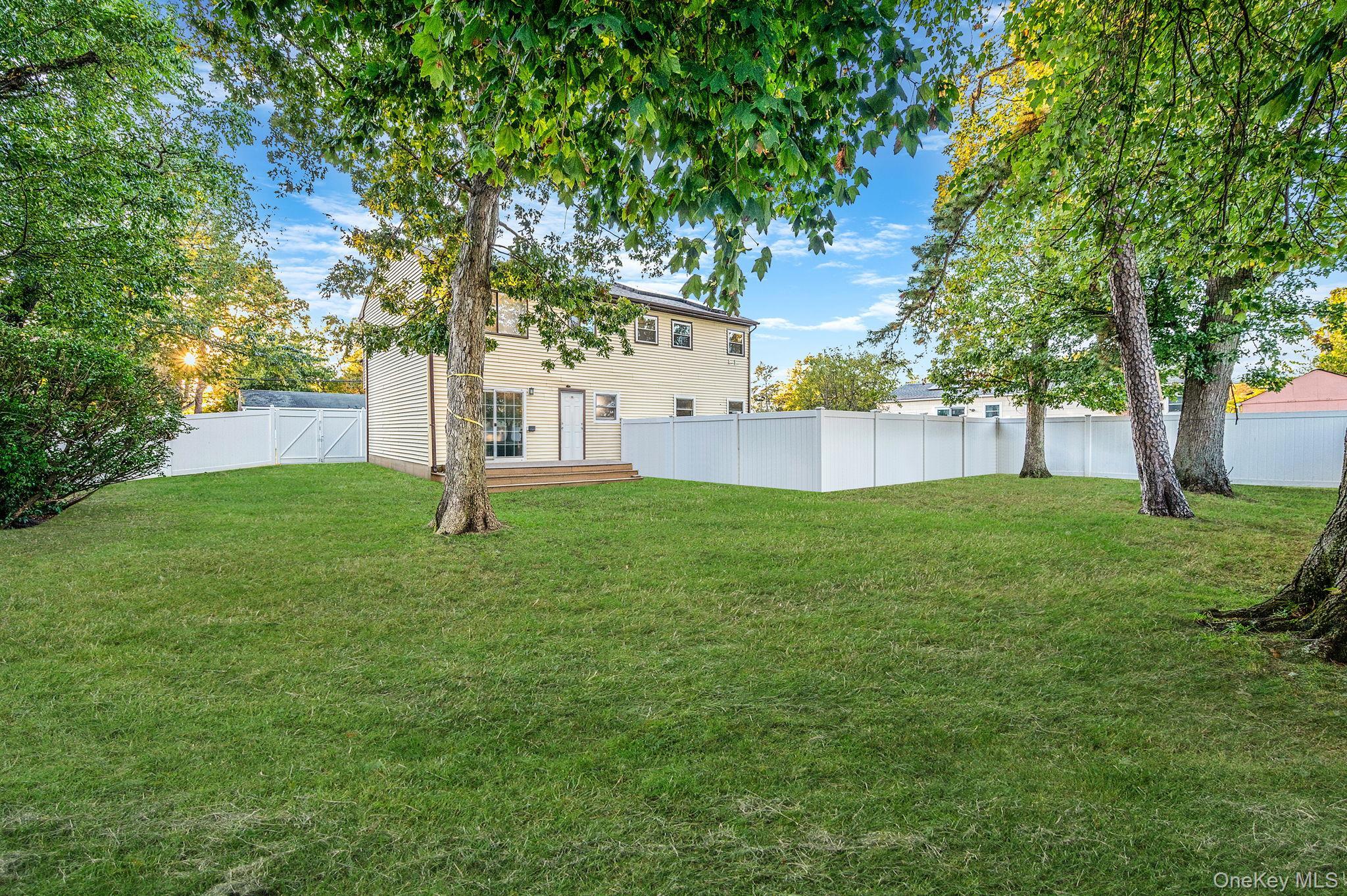 Single Family 30th  Suffolk County, NY 11798, MLS-925751-36