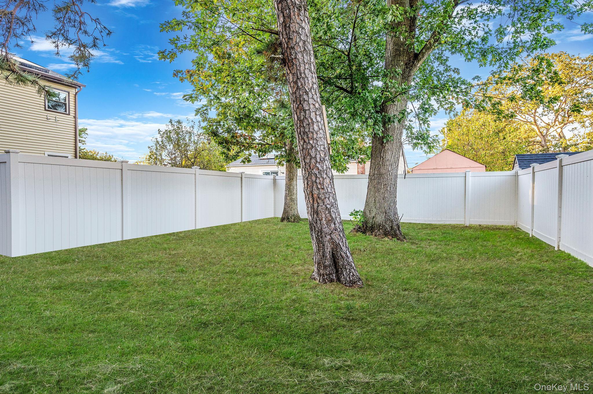 Single Family 30th  Suffolk County, NY 11798, MLS-925751-37