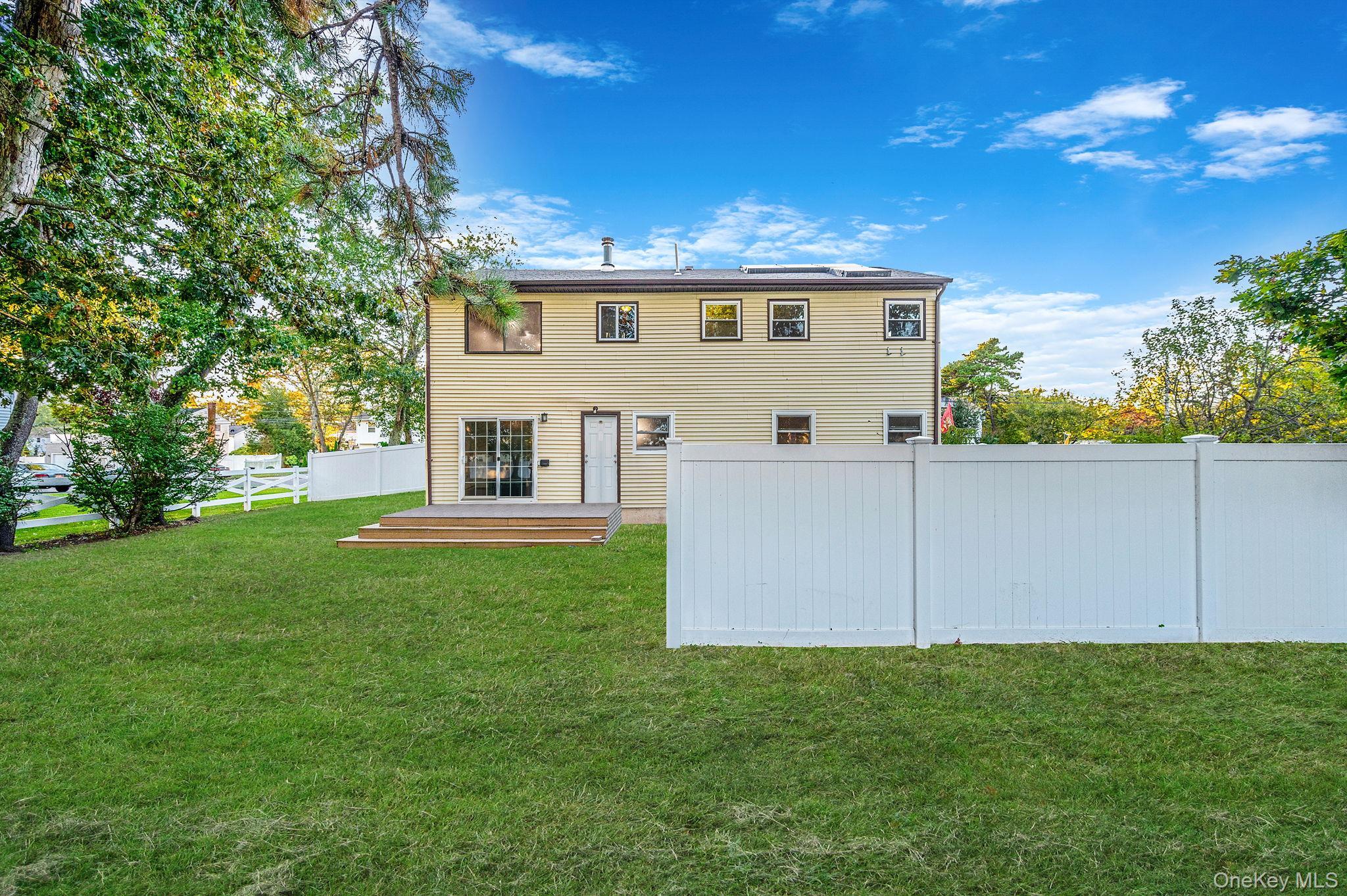 Single Family 30th  Suffolk County, NY 11798, MLS-925751-41