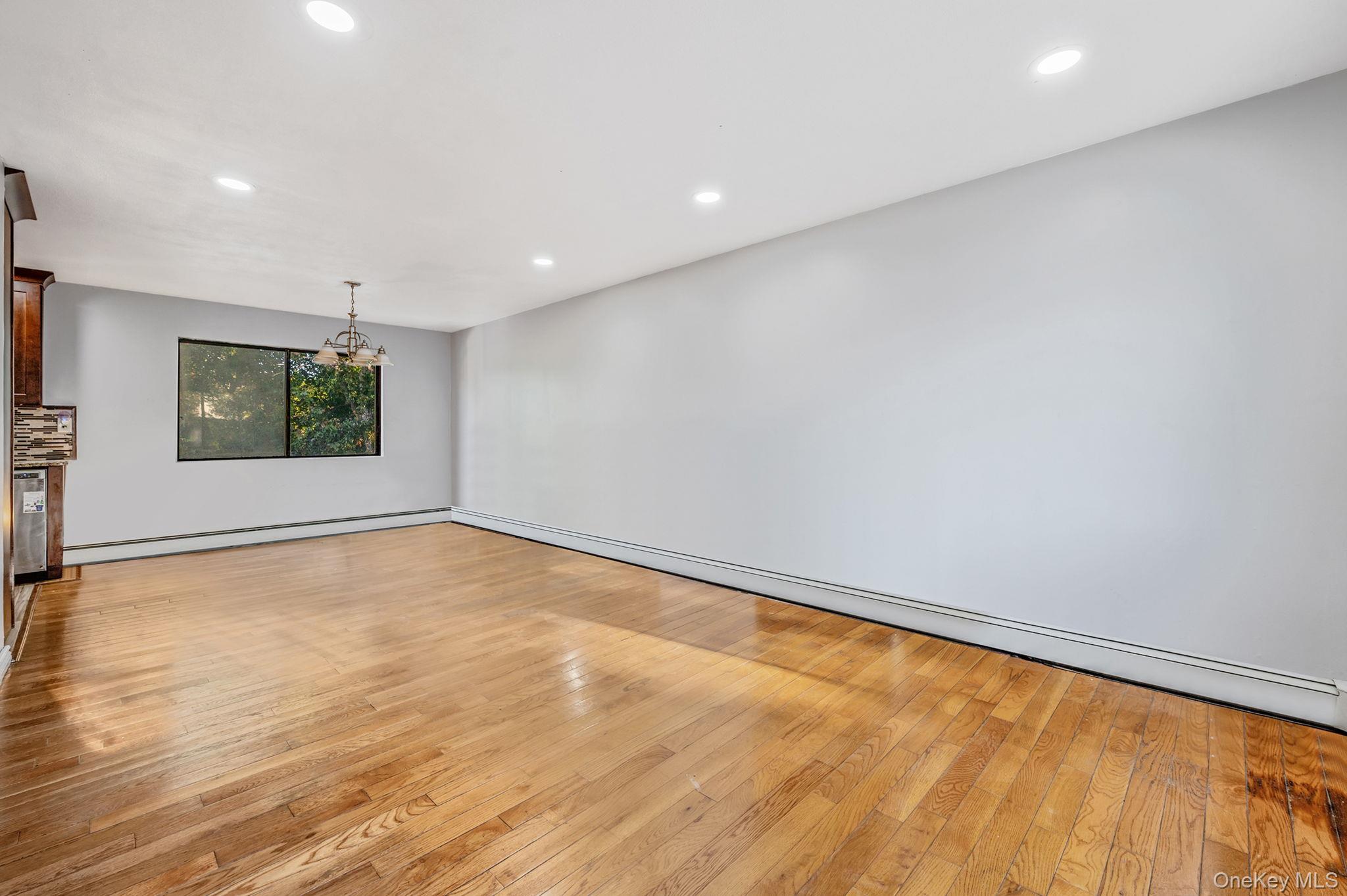 Single Family 30th  Suffolk County, NY 11798, MLS-925751-7