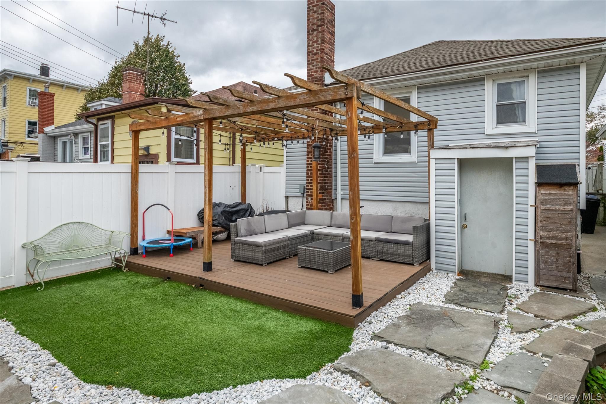 Single Family King  Bronx, NY 10464, MLS-925790-19