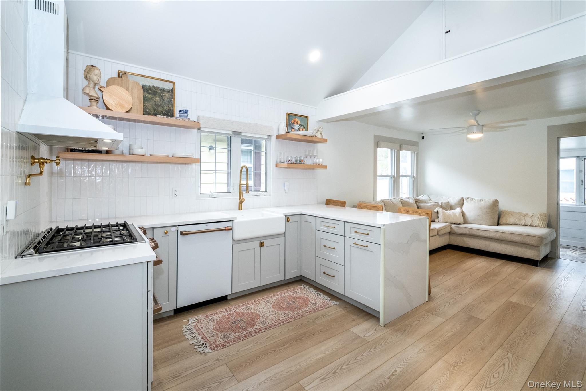 Single Family King  Bronx, NY 10464, MLS-925790-2