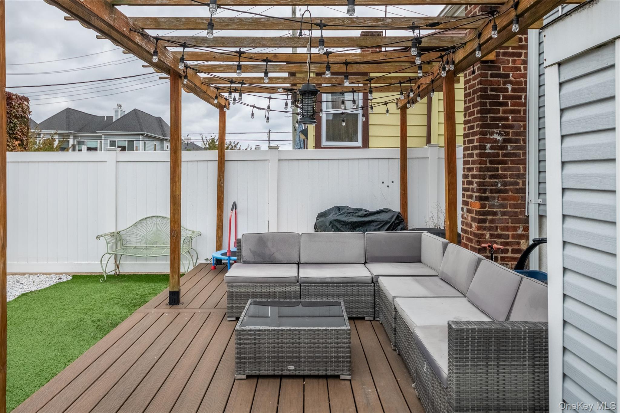 Single Family King  Bronx, NY 10464, MLS-925790-21