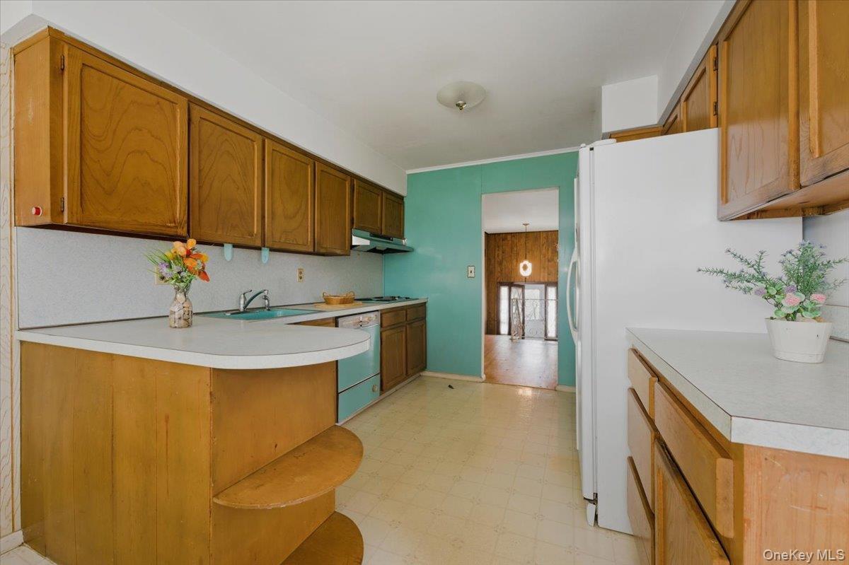 Single Family Gate  Suffolk County, NY 11795, MLS-925799-11