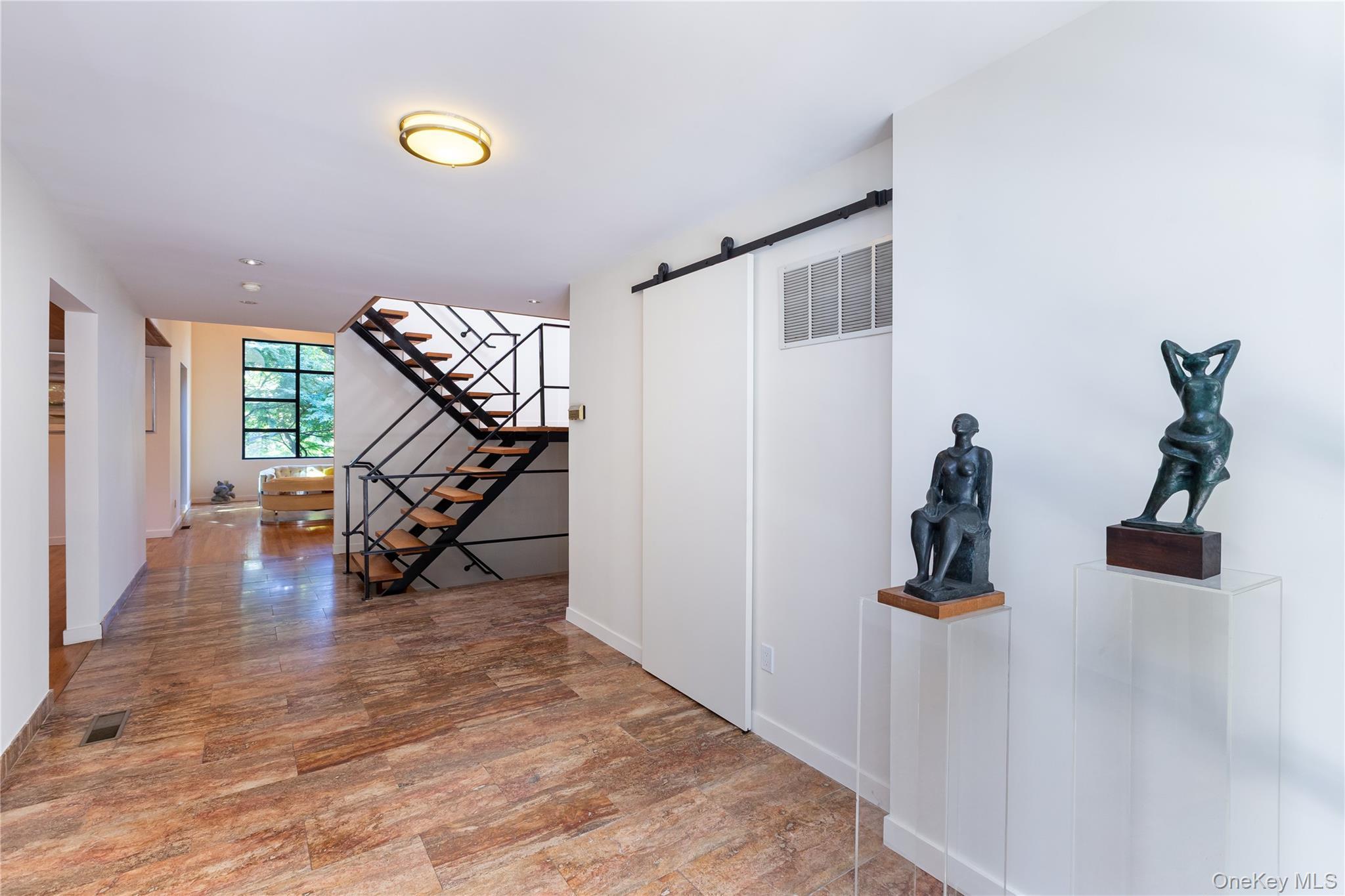 Single Family Ladd Bronx, NY 10471, MLS-925803-2