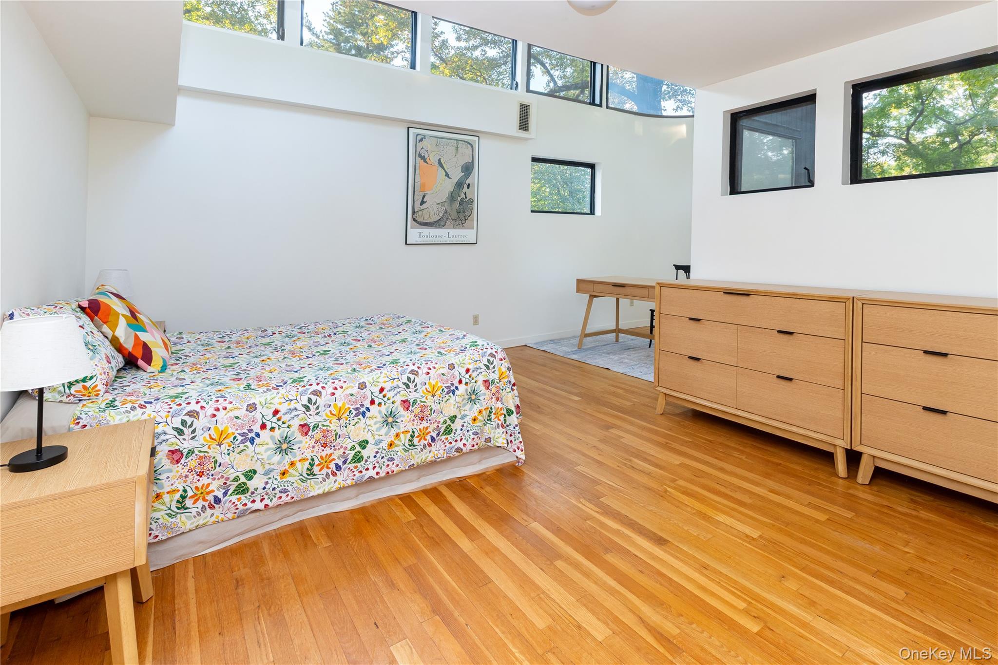 Single Family Ladd Bronx, NY 10471, MLS-925803-21