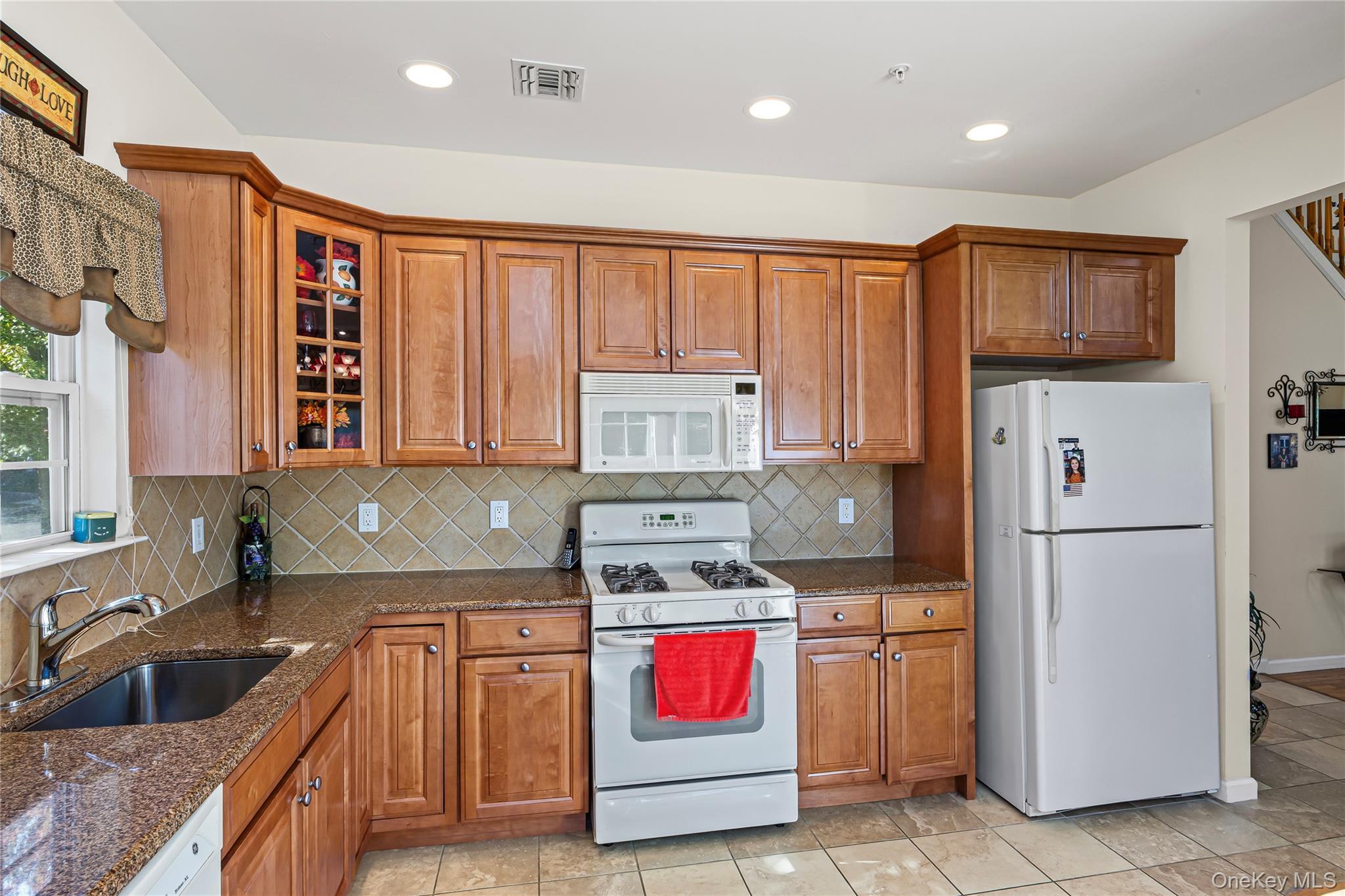 Condo Avery  Suffolk County, NY 11764, MLS-925827-15