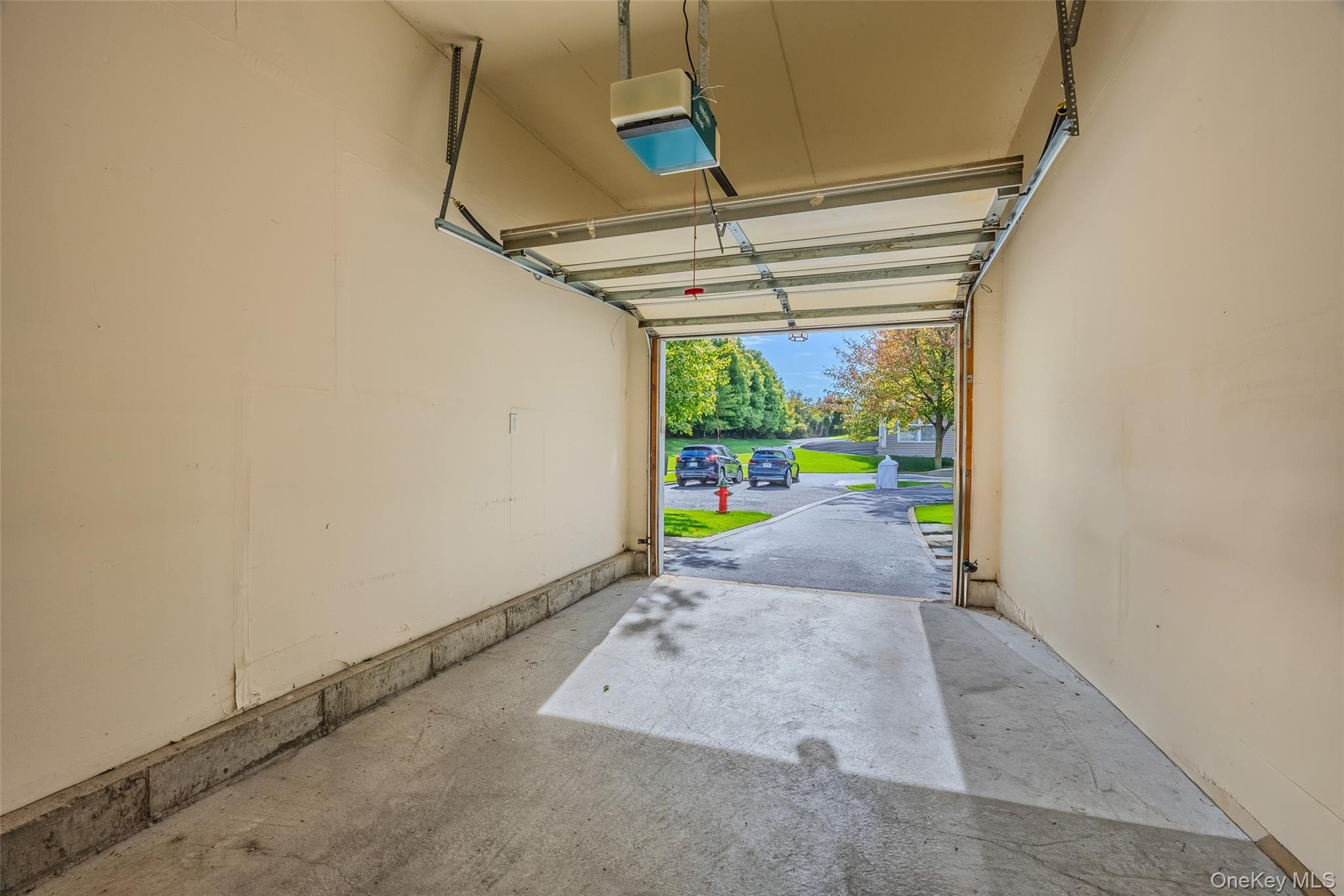 Condo Avery  Suffolk County, NY 11764, MLS-925827-31