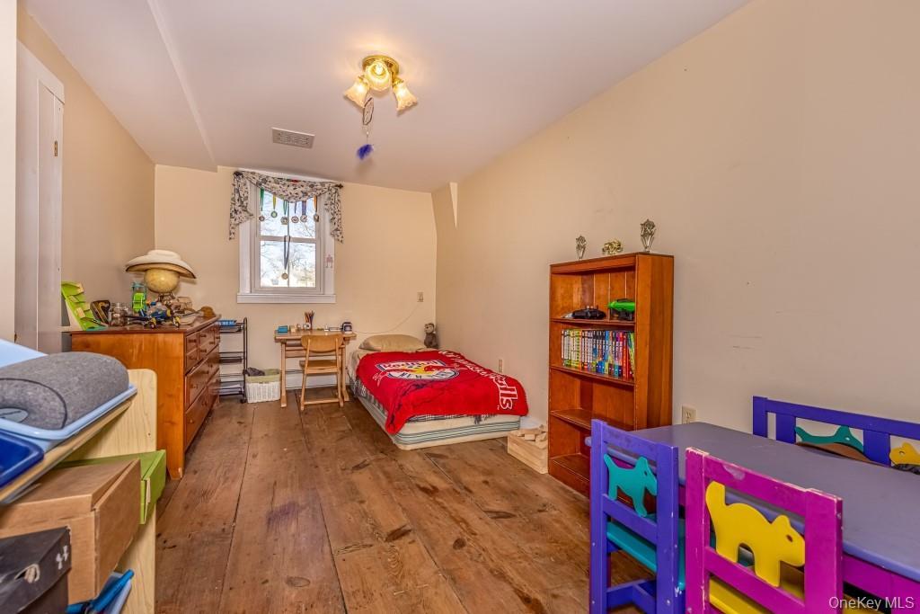 Single Family Albany Post Ulster County, NY 12525, MLS-925829-22