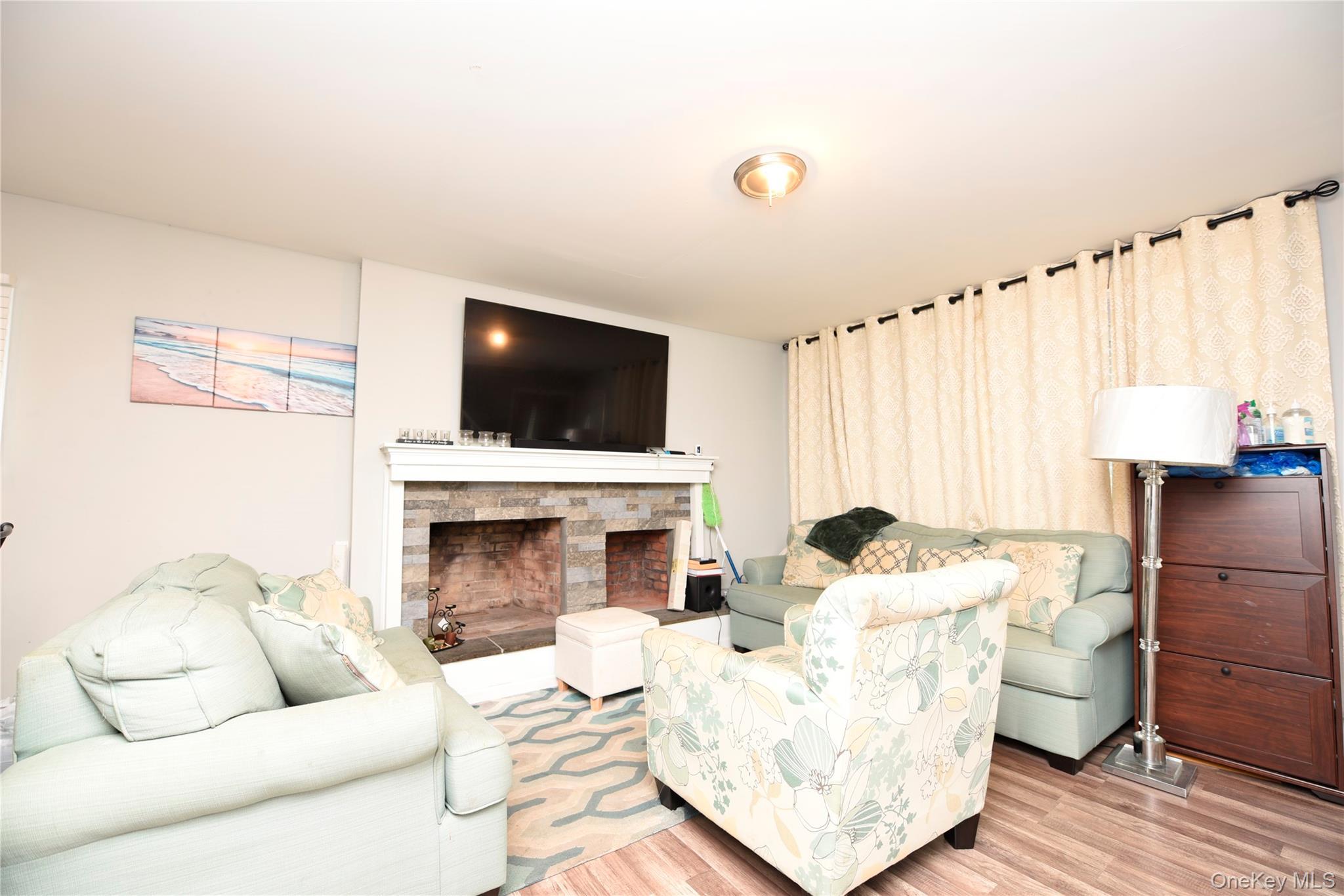 Single Family Pennwood  Suffolk County, NY 11951, MLS-925894-4