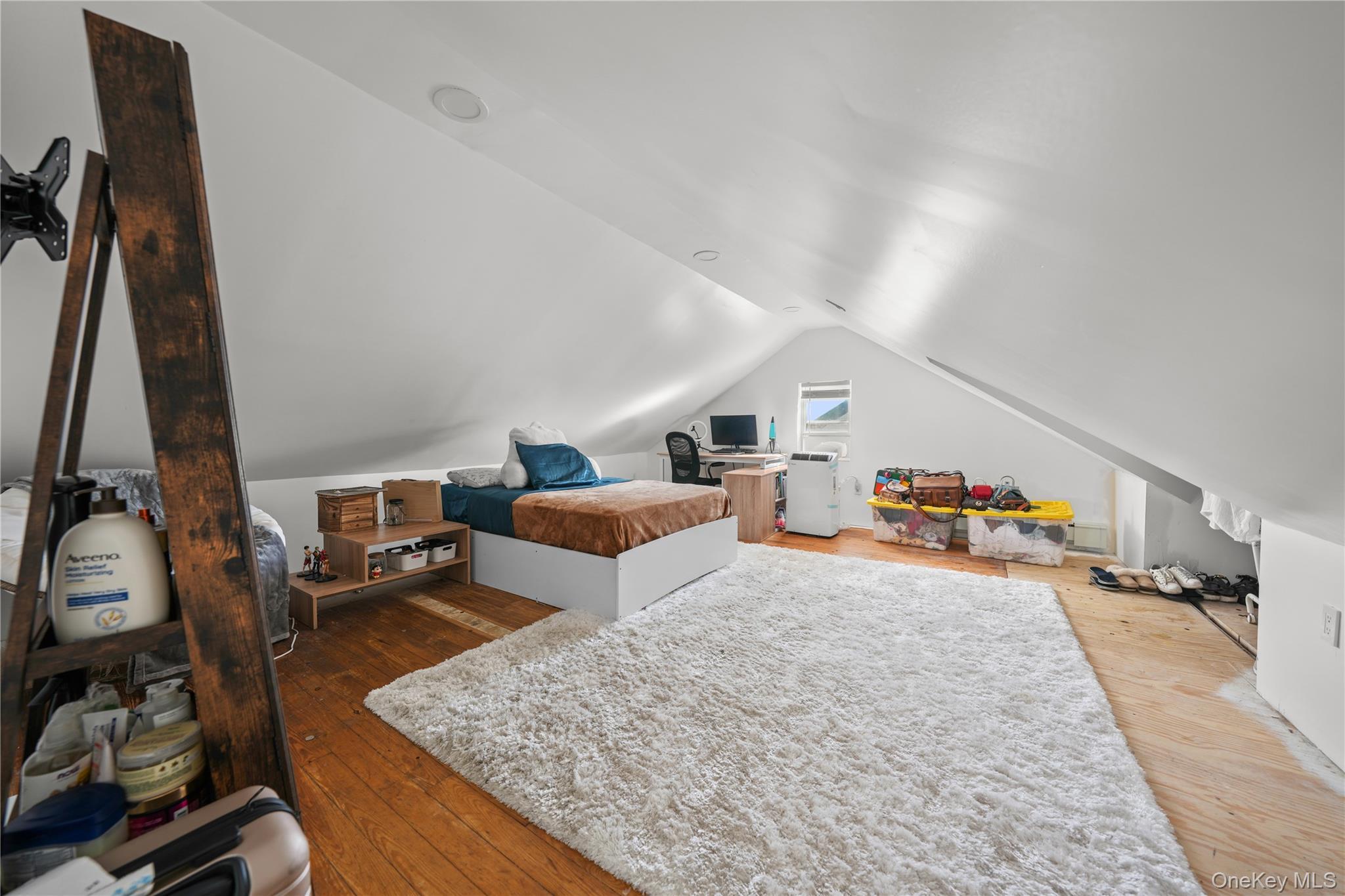 Single Family 15  Queens, NY 11357, MLS-925924-12