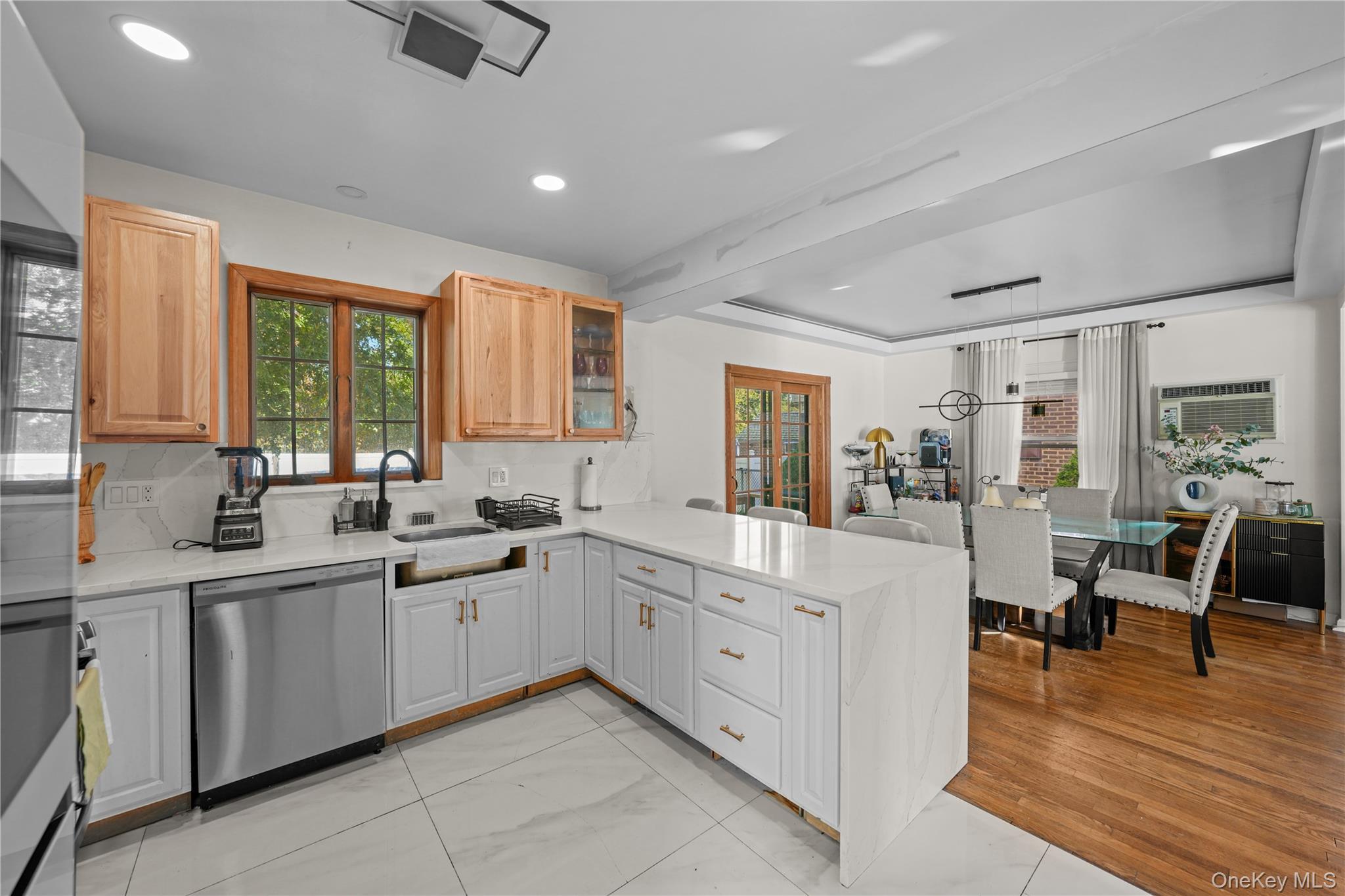 Single Family 15  Queens, NY 11357, MLS-925924-6