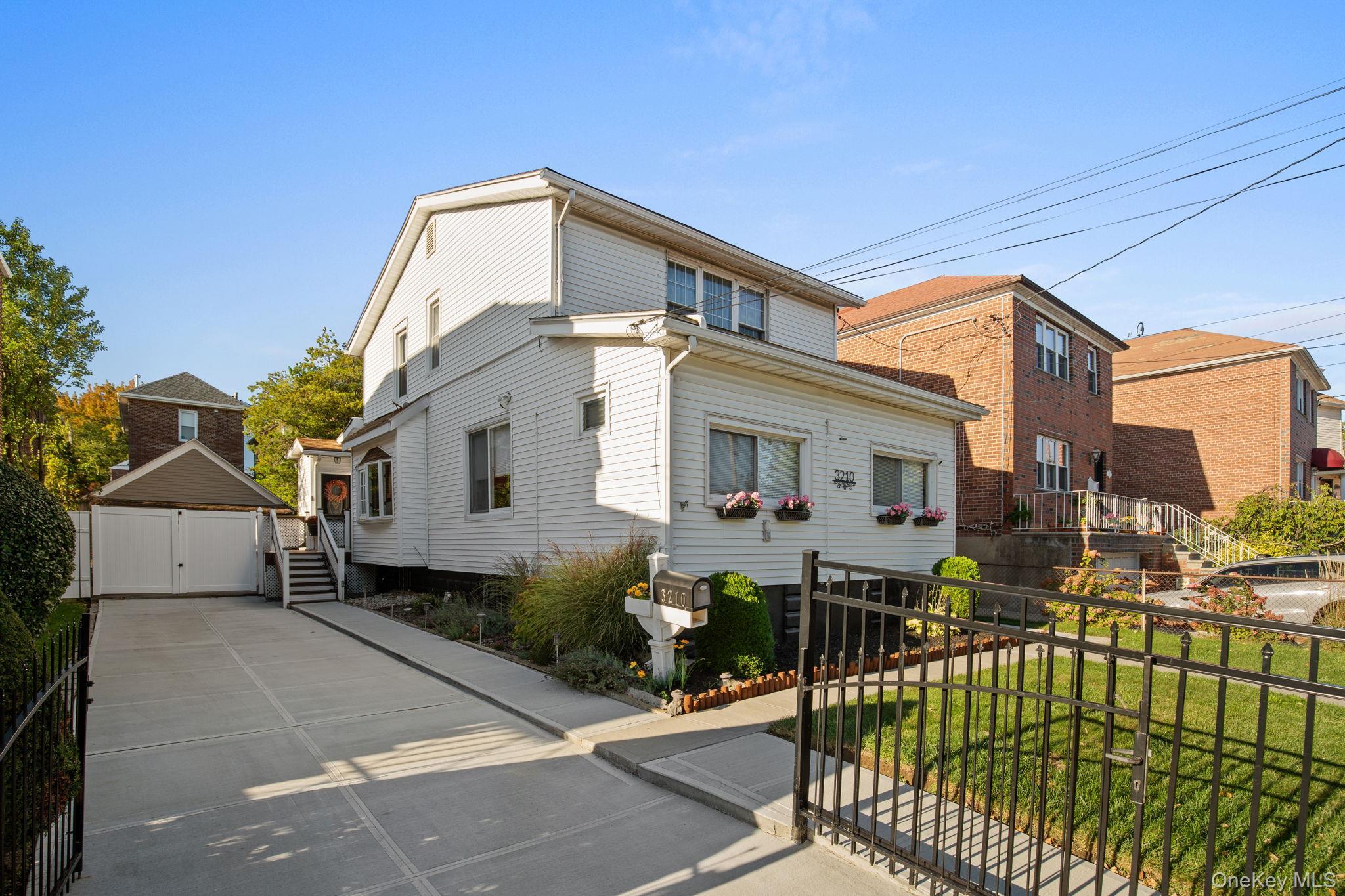 Single Family Country Club  Bronx, NY 10465, MLS-926016-2