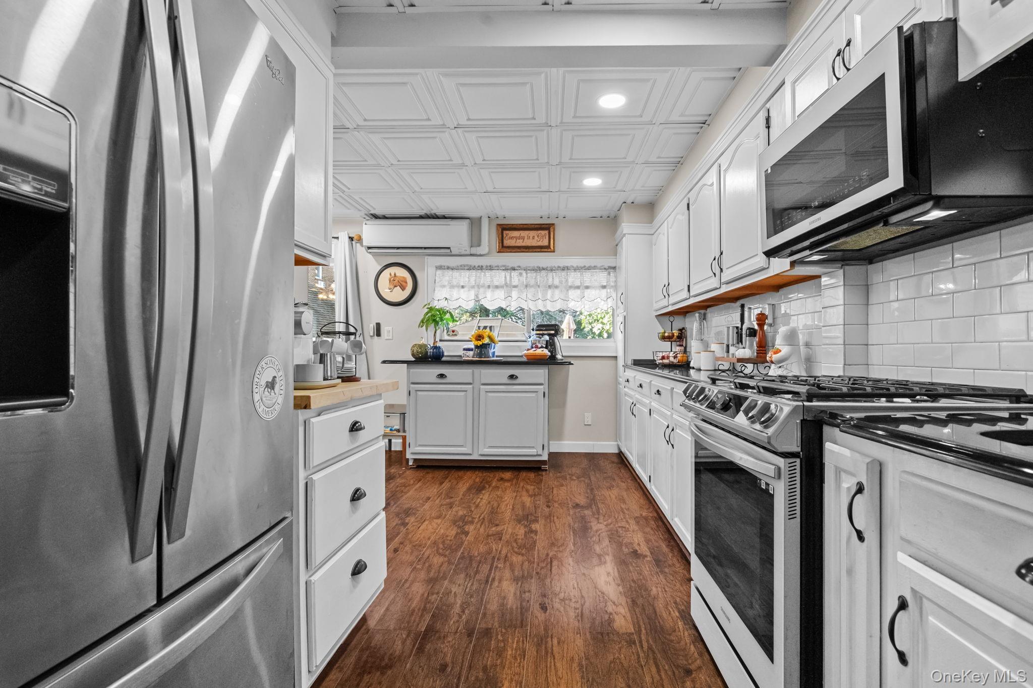 Single Family Country Club  Bronx, NY 10465, MLS-926016-22