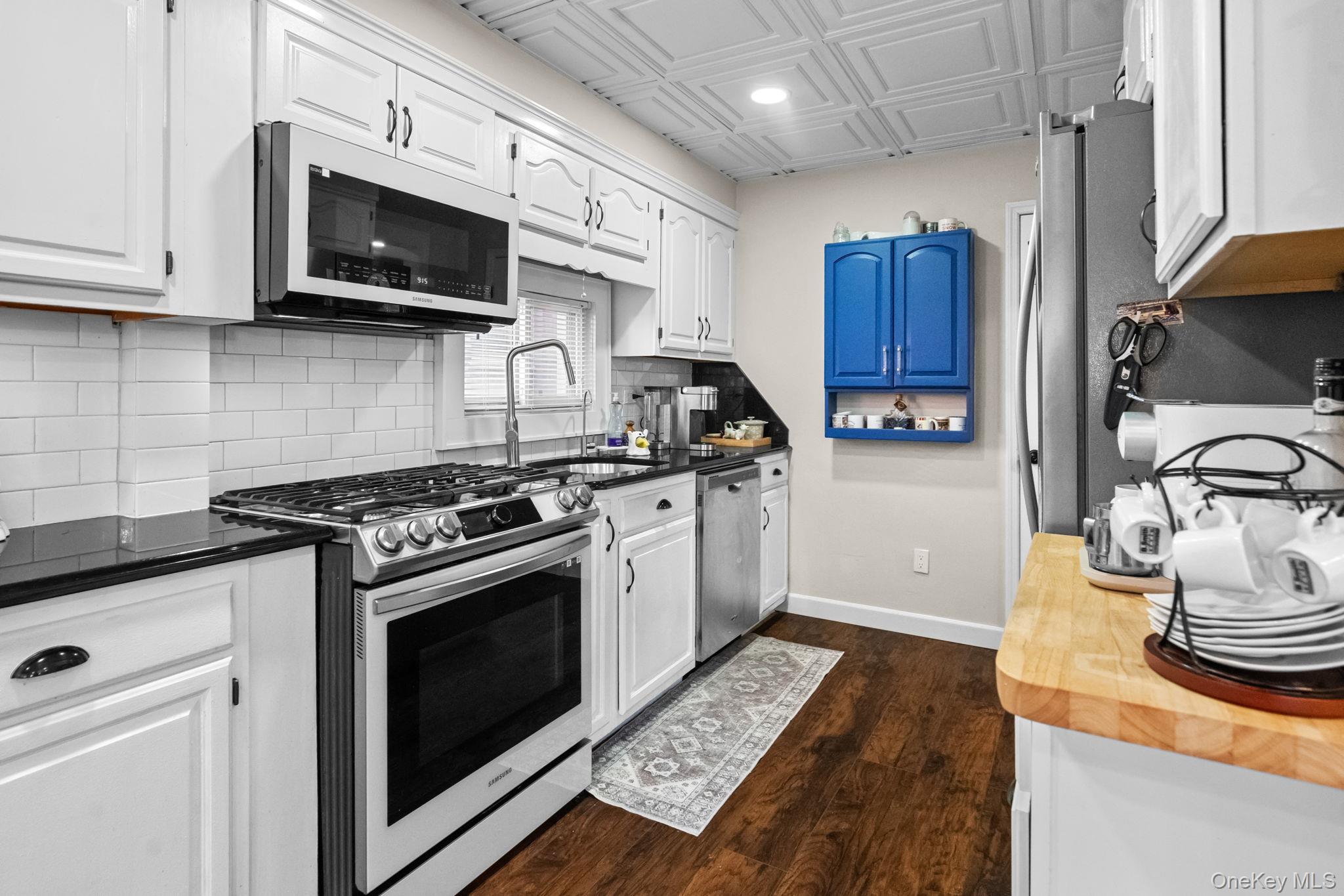 Single Family Country Club  Bronx, NY 10465, MLS-926016-24