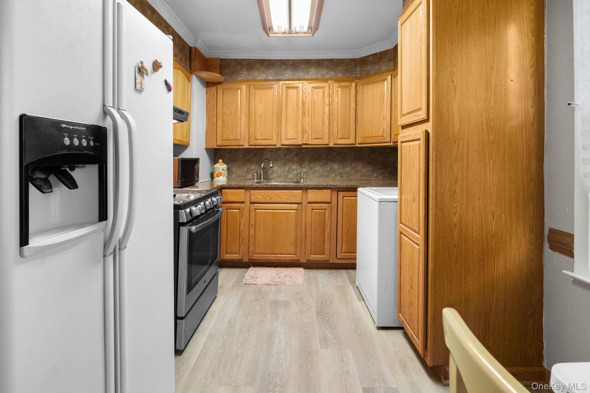 Single Family Country Club  Bronx, NY 10465, MLS-926016-25