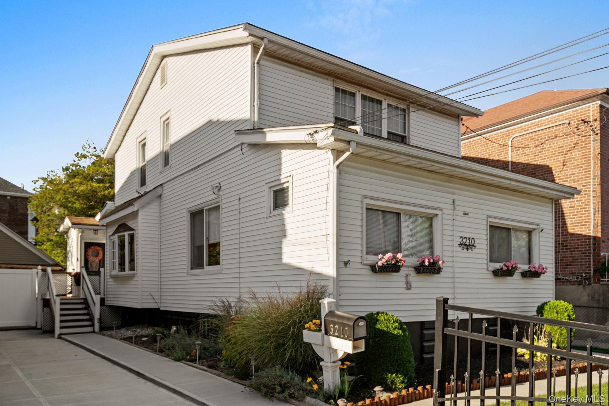 Single Family Country Club  Bronx, NY 10465, MLS-926016-4