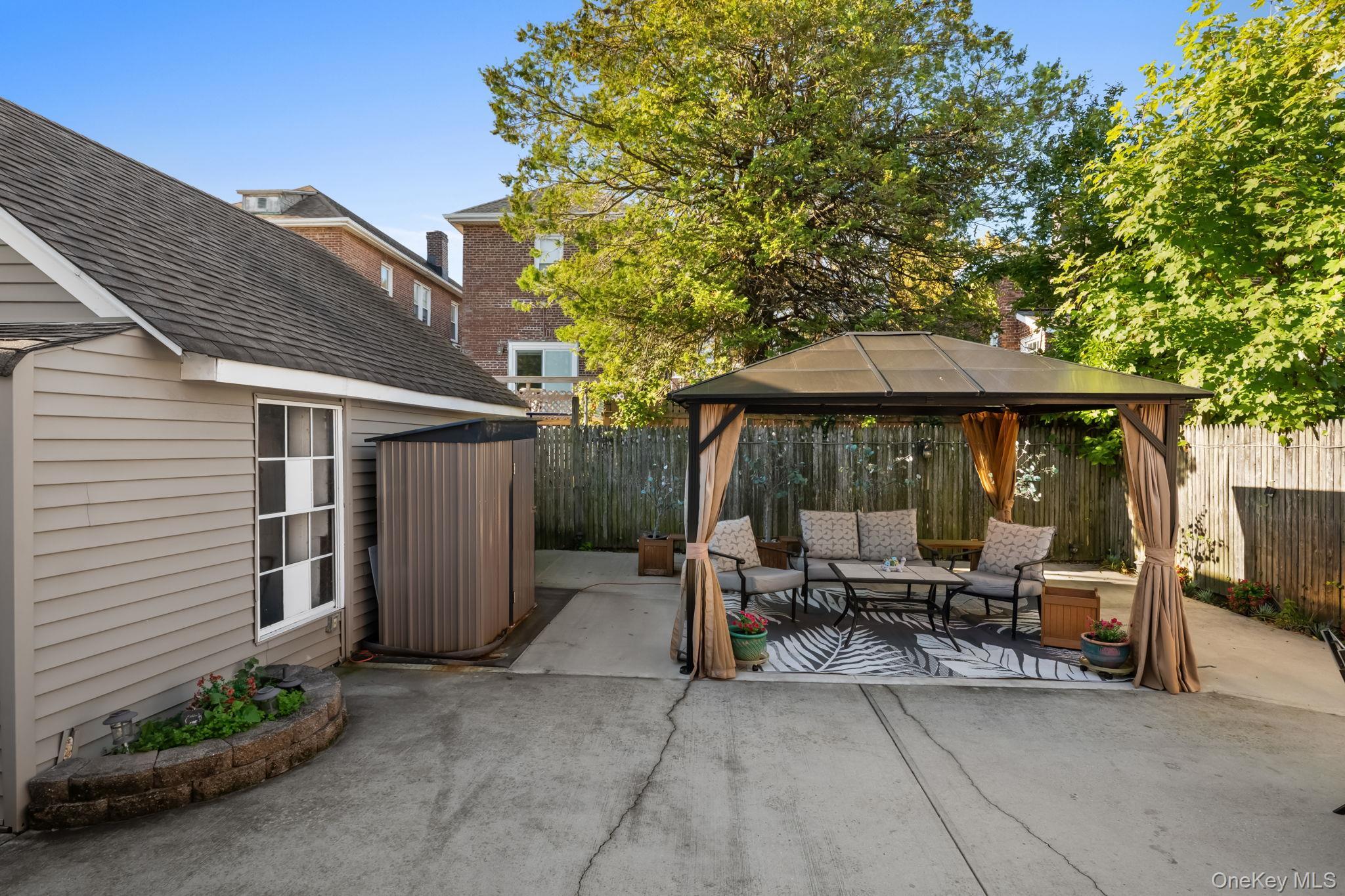 Single Family Country Club  Bronx, NY 10465, MLS-926016-43