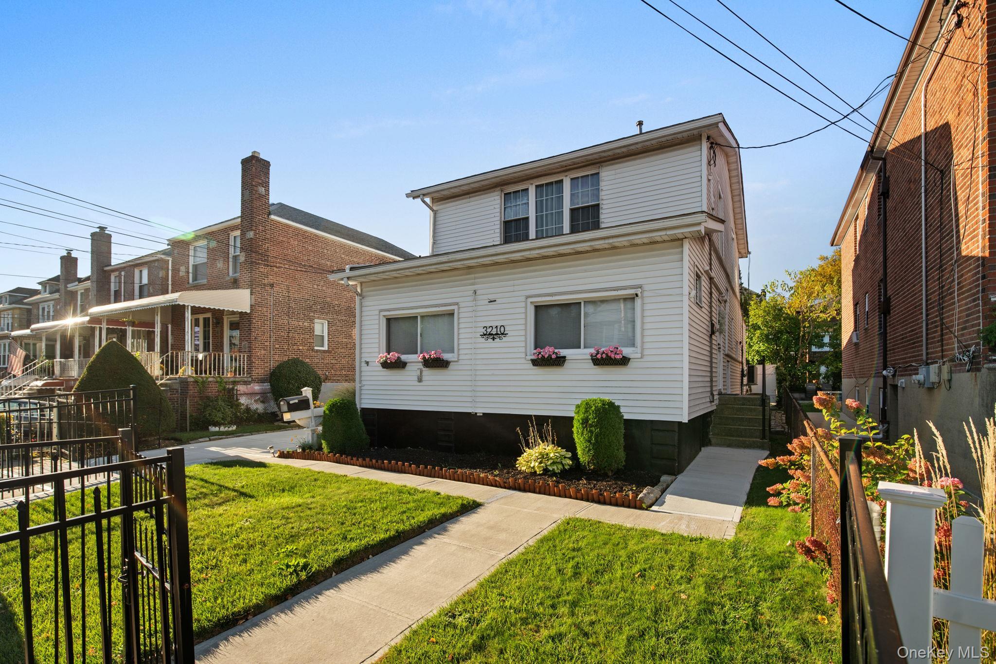 Single Family Country Club  Bronx, NY 10465, MLS-926016-47