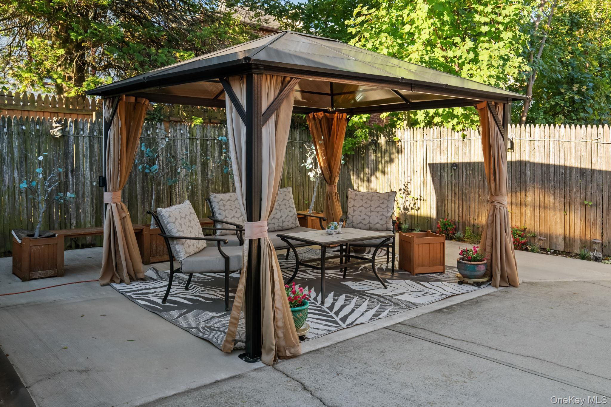 Single Family Country Club  Bronx, NY 10465, MLS-926016-8