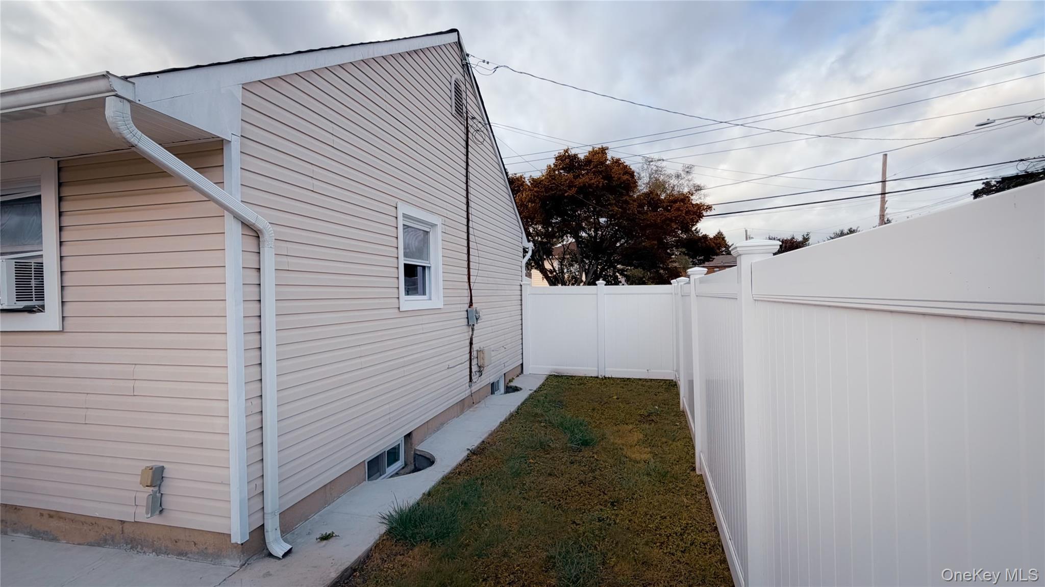 Single Family Princess  Nassau County, NY 11801, MLS-926022-28