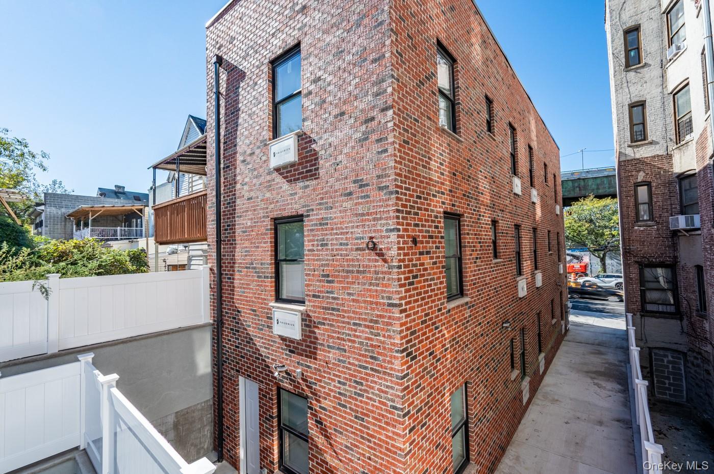 Single Family Morris Park Bronx, NY 10460, MLS-926031-25