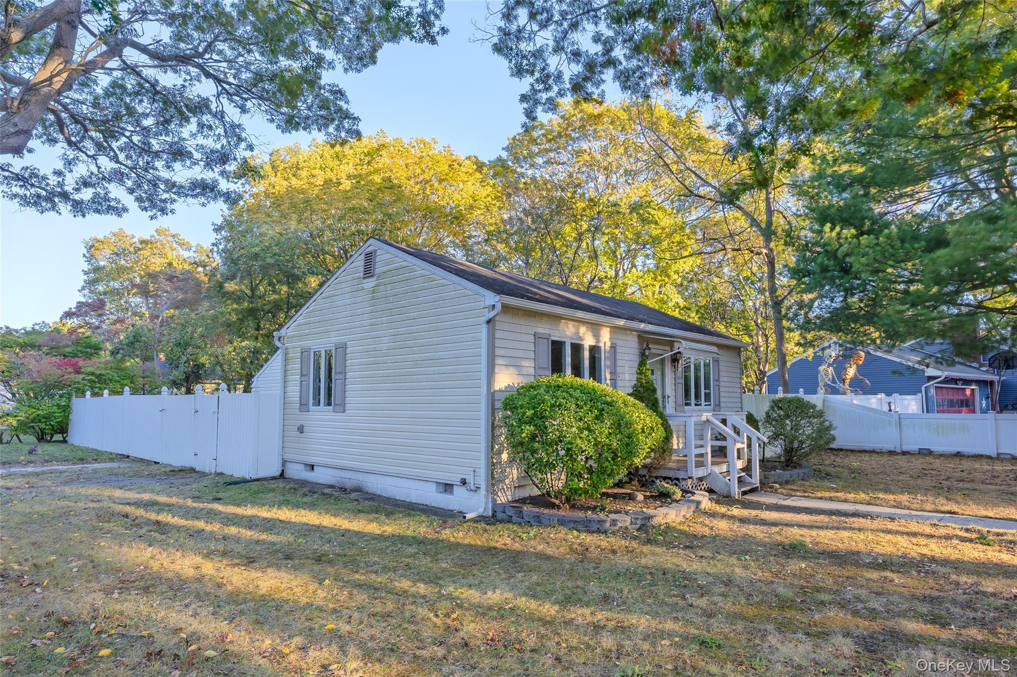 Single Family Lake Promenade  Suffolk County, NY 11779, MLS-926046-2