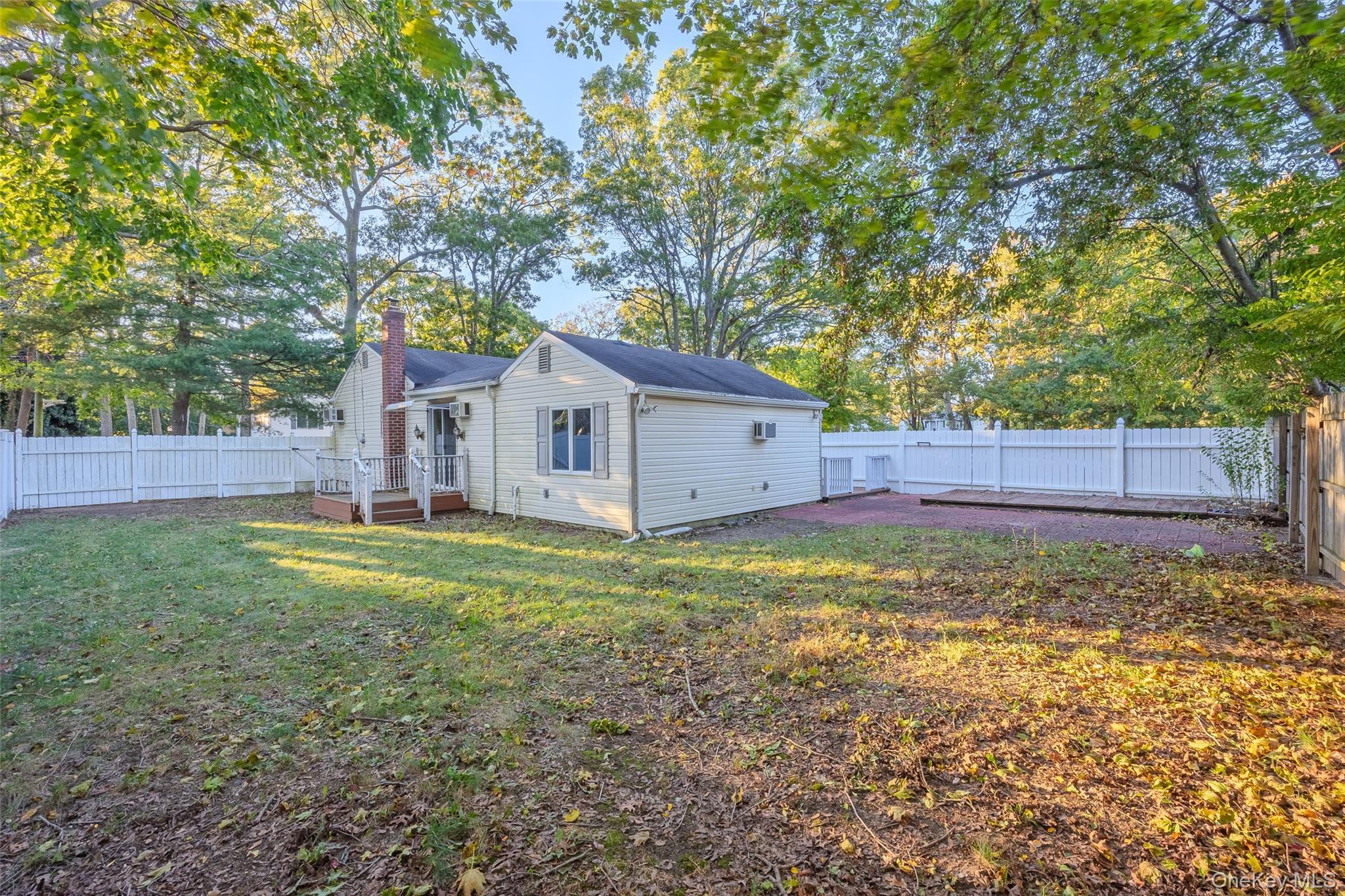 Single Family Lake Promenade  Suffolk County, NY 11779, MLS-926046-26