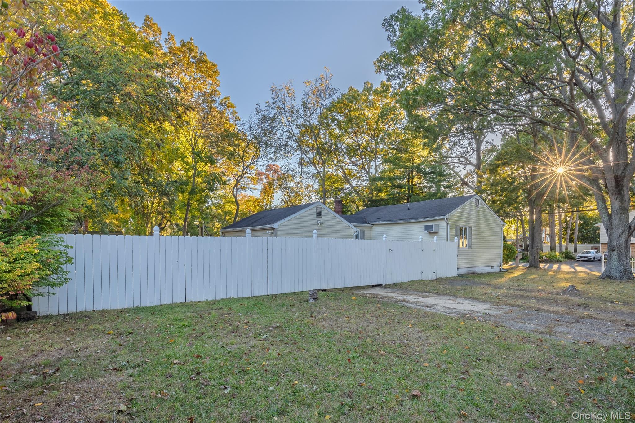 Single Family Lake Promenade  Suffolk County, NY 11779, MLS-926046-27