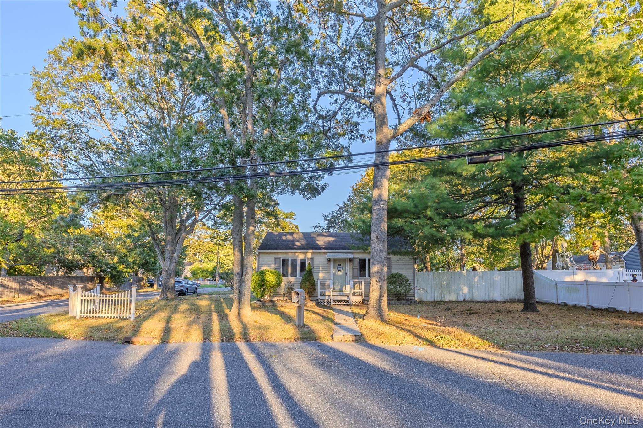 Single Family Lake Promenade  Suffolk County, NY 11779, MLS-926046-4