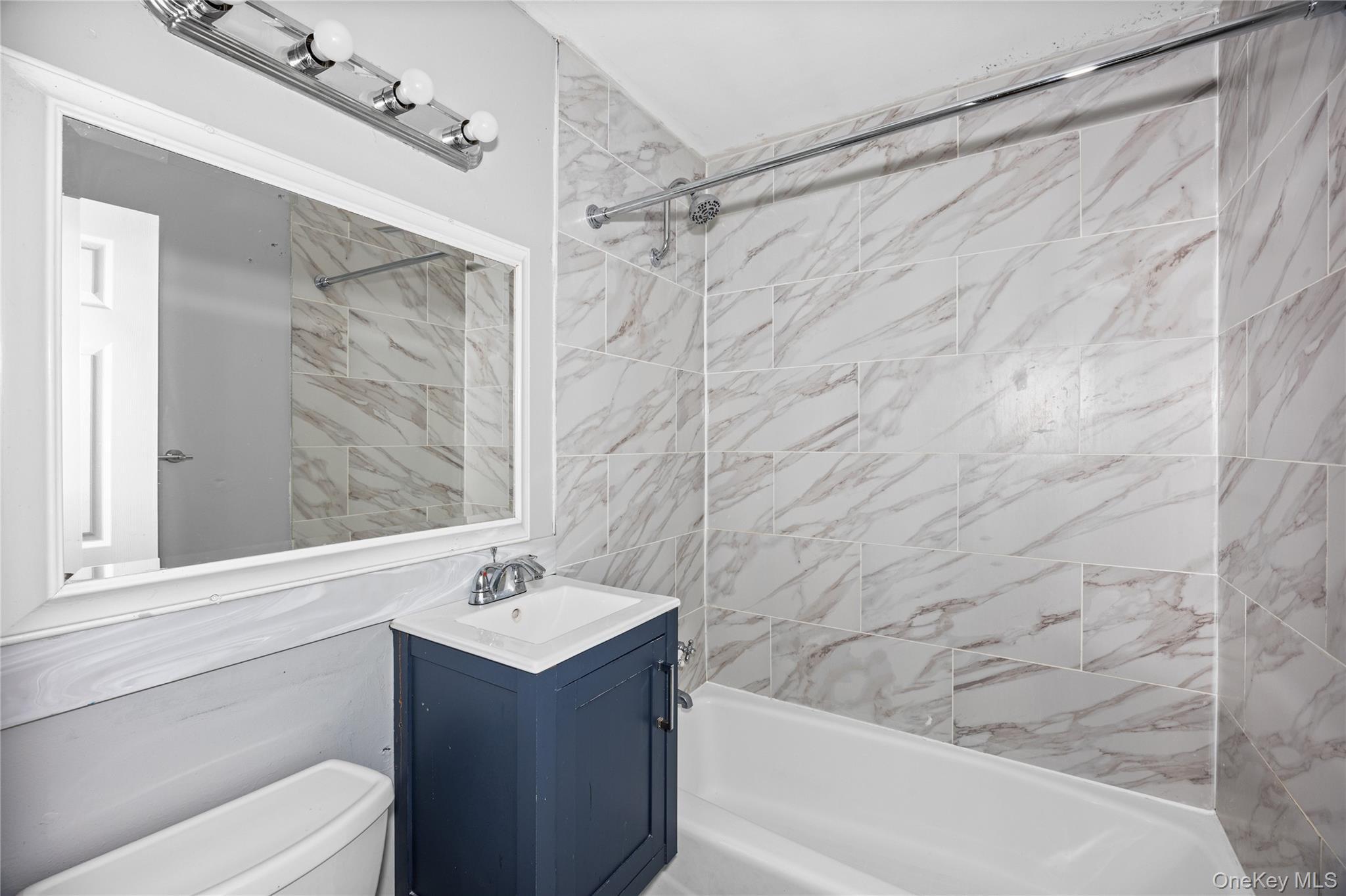 Single Family Lake Promenade  Suffolk County, NY 11779, MLS-926046-9