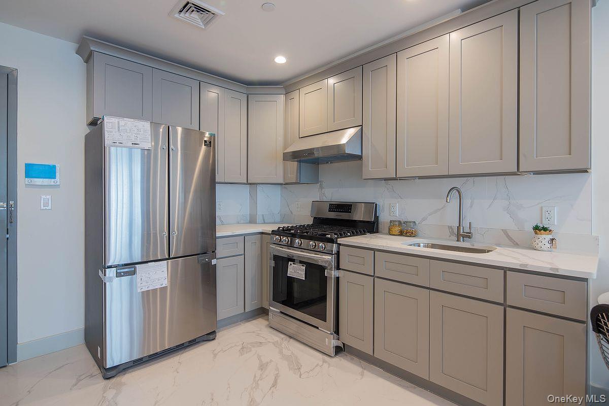 Condo Northern  Queens, NY 11354, MLS-926049-2