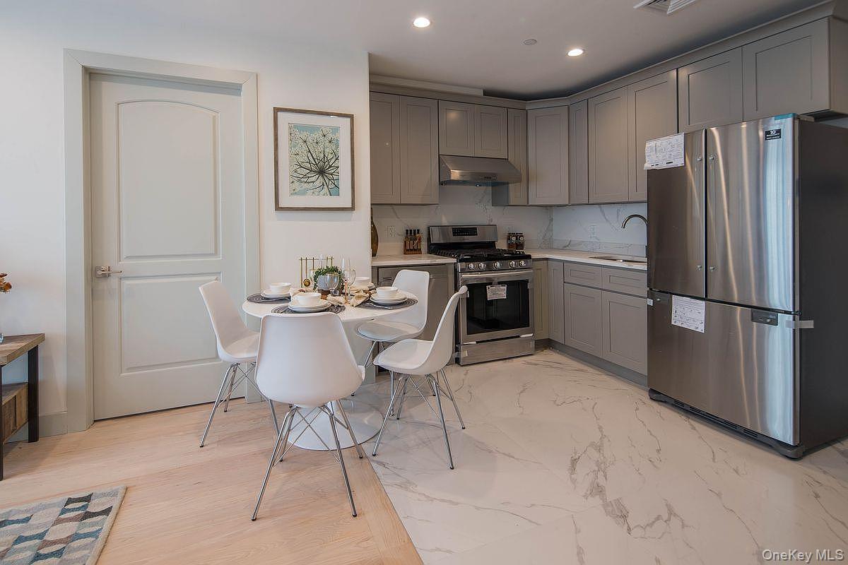 Condo Northern  Queens, NY 11354, MLS-926049-4