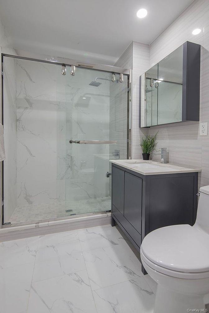 Condo Northern  Queens, NY 11354, MLS-926049-6