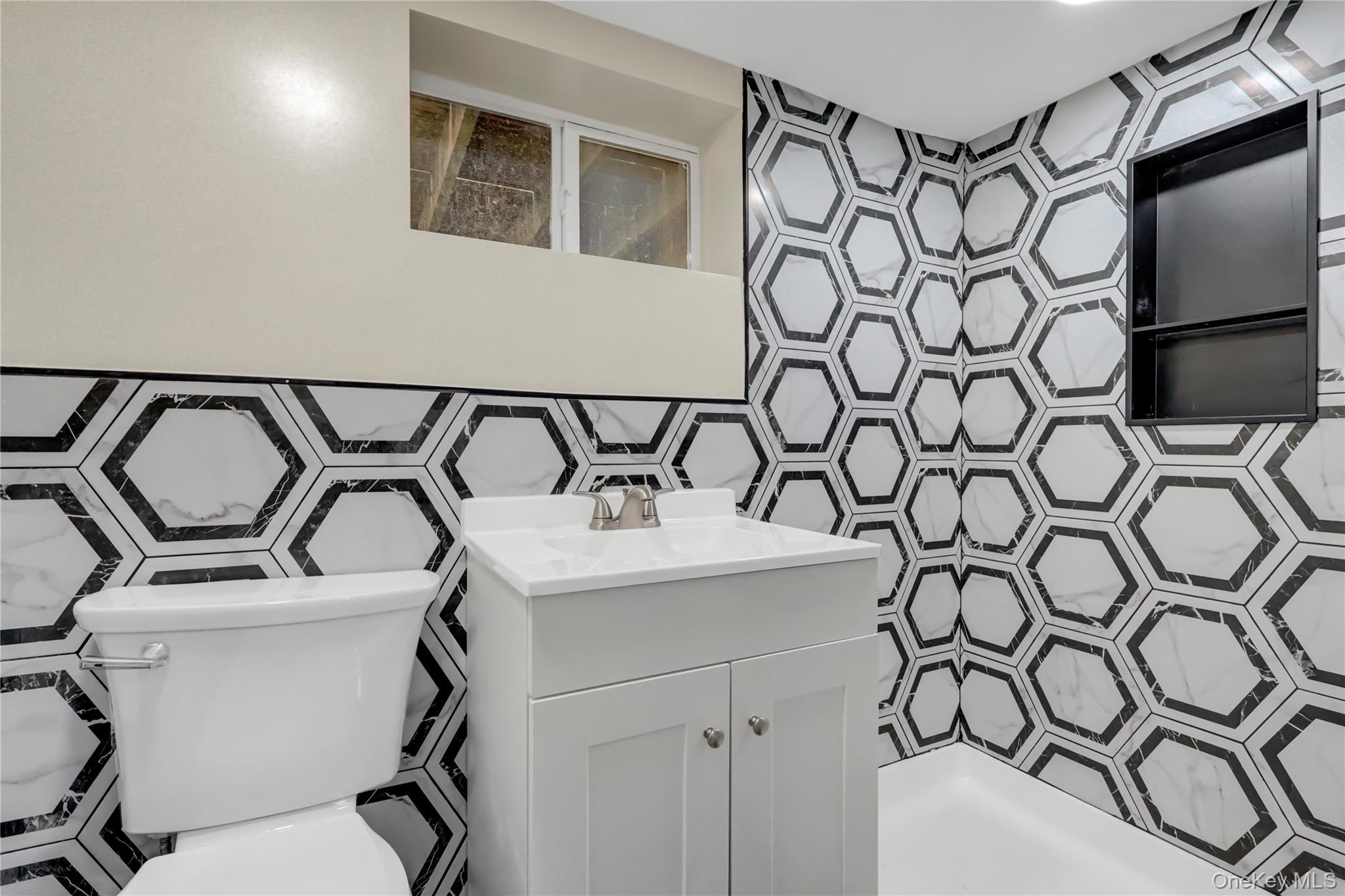 Single Family Bayview Suffolk County, NY 11772, MLS-926074-20