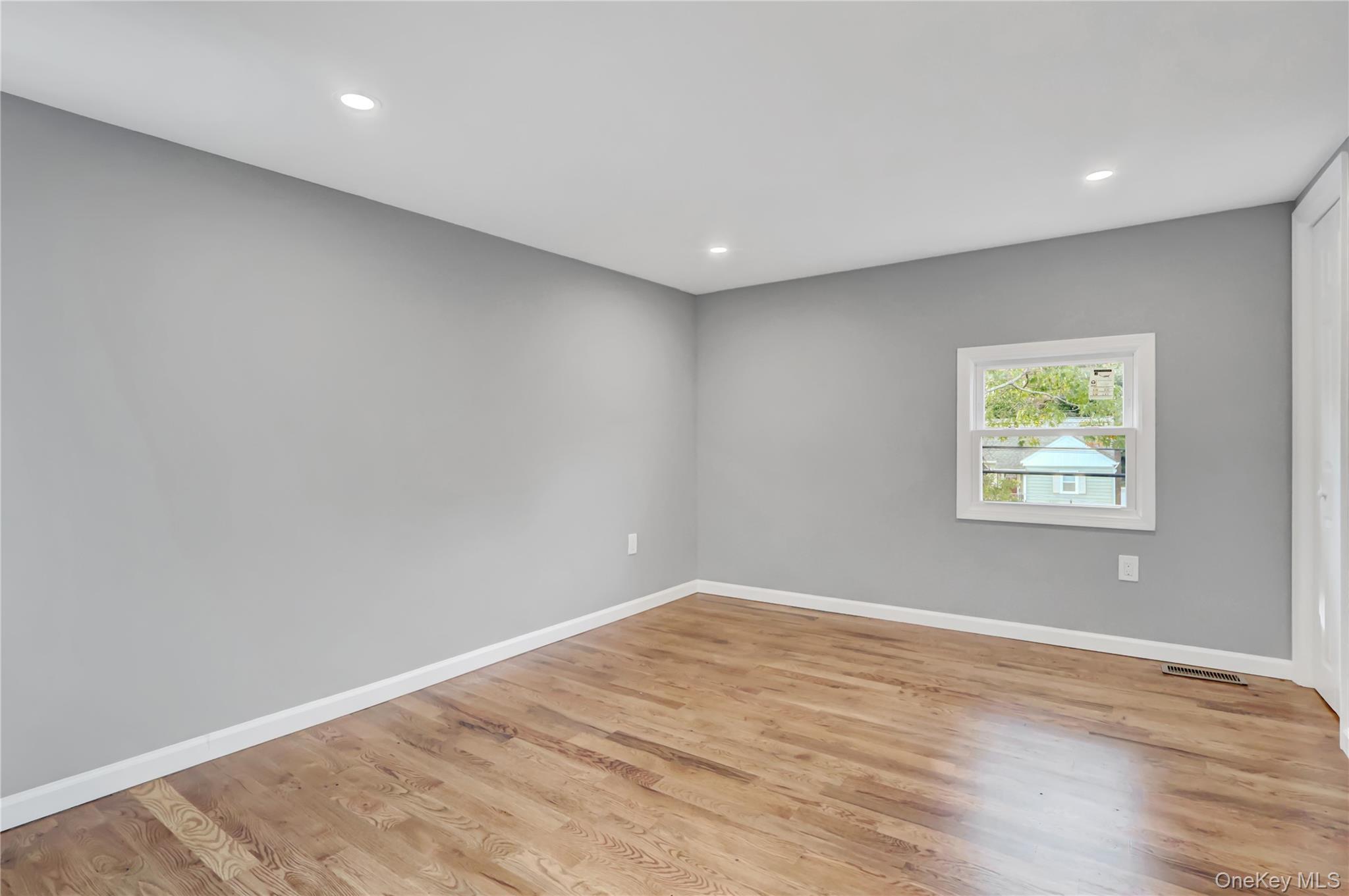 Single Family Bayview Suffolk County, NY 11772, MLS-926074-28