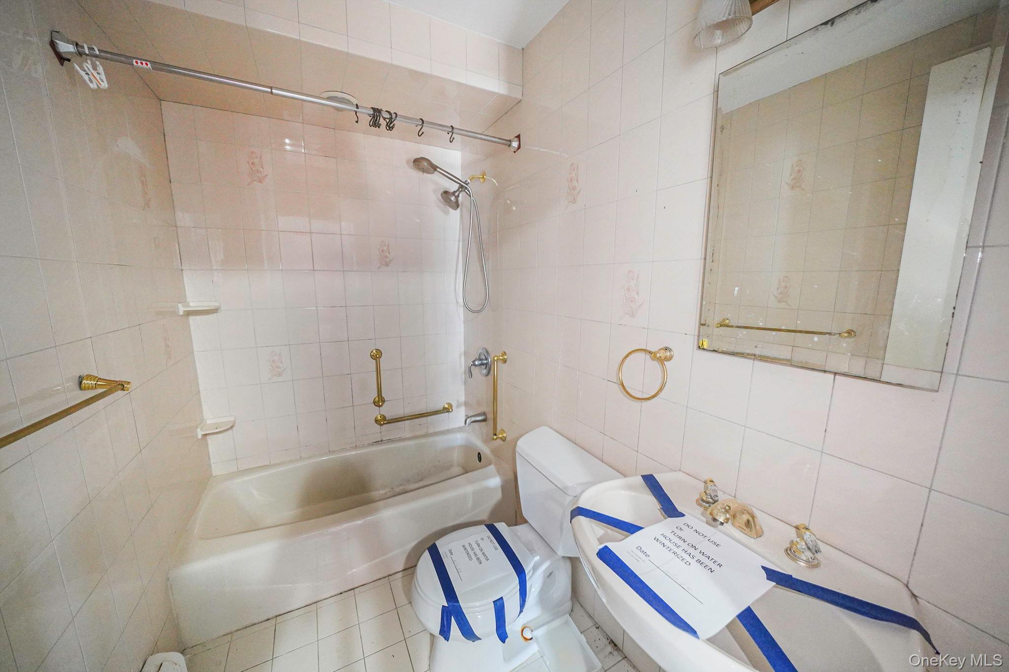 Single Family Bowling  Nassau County, NY 11756, MLS-926090-16