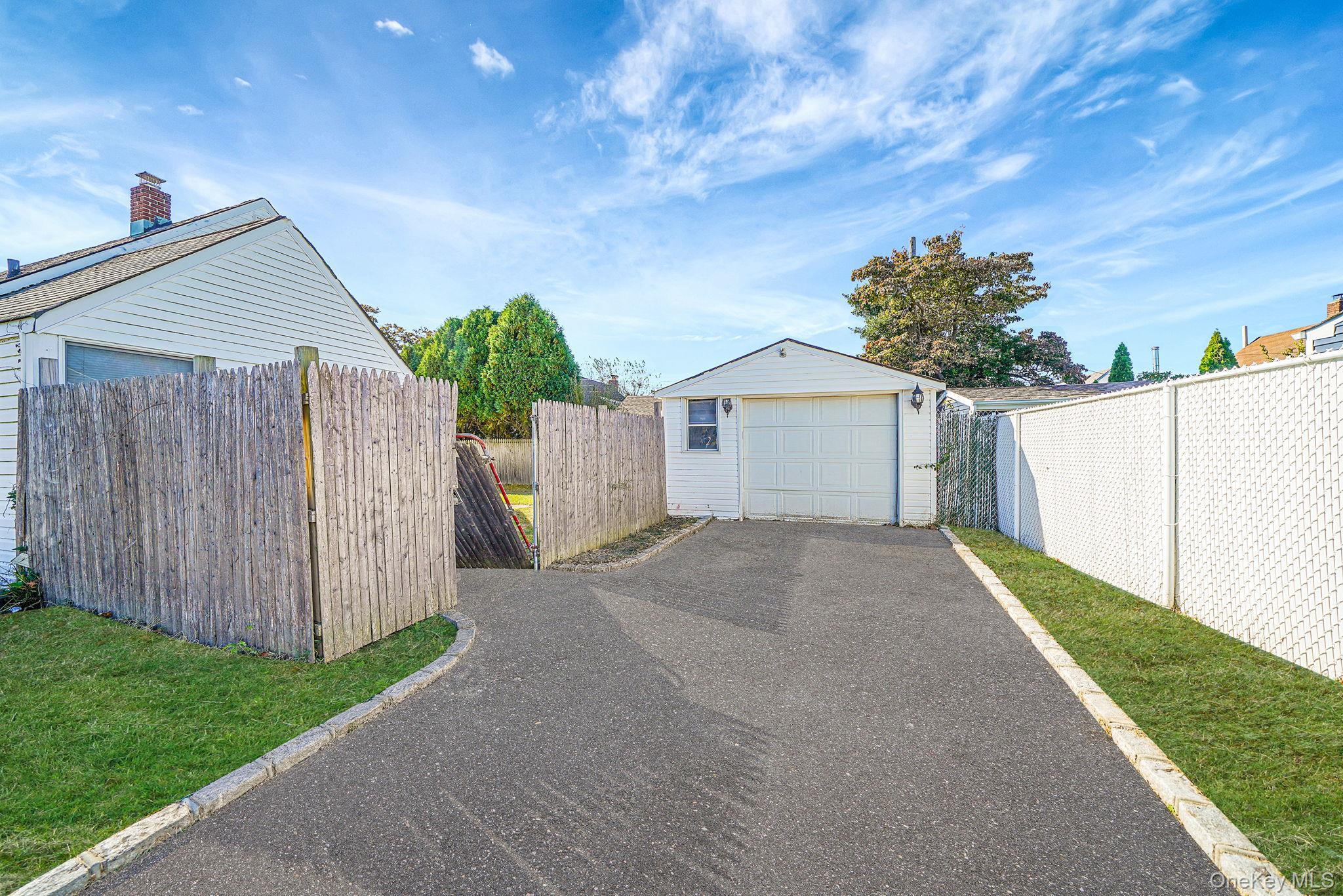 Single Family Bowling  Nassau County, NY 11756, MLS-926090-3