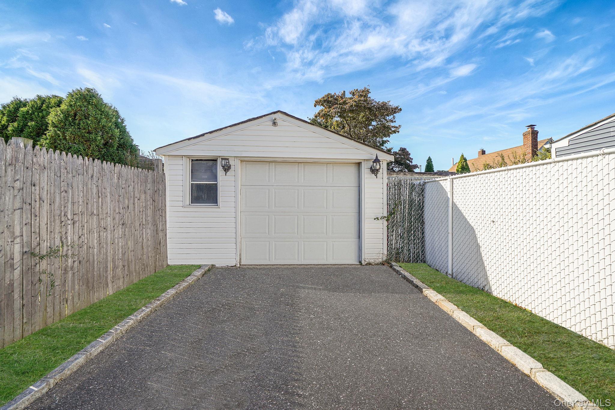 Single Family Bowling  Nassau County, NY 11756, MLS-926090-5