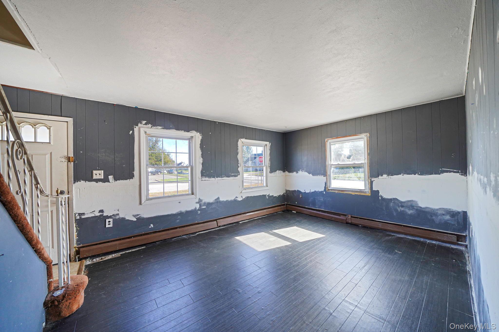 Single Family Bowling  Nassau County, NY 11756, MLS-926090-9