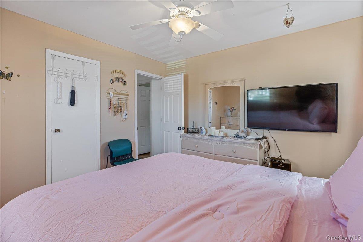 Single Family Colonial Nassau County, NY 11758, MLS-926202-11